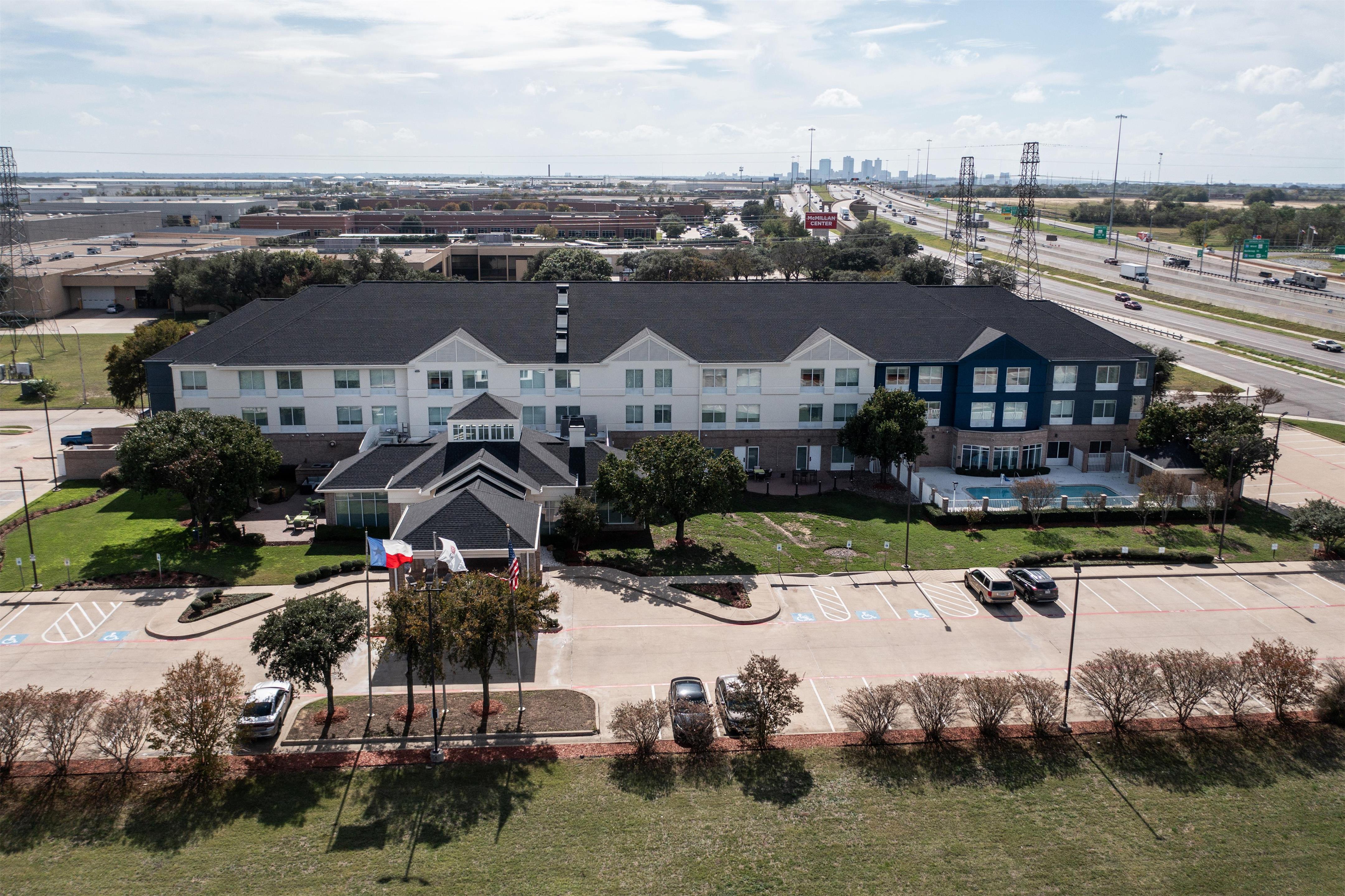 Exterior | Hilton Garden Inn Fort Worth / Fossil Creek