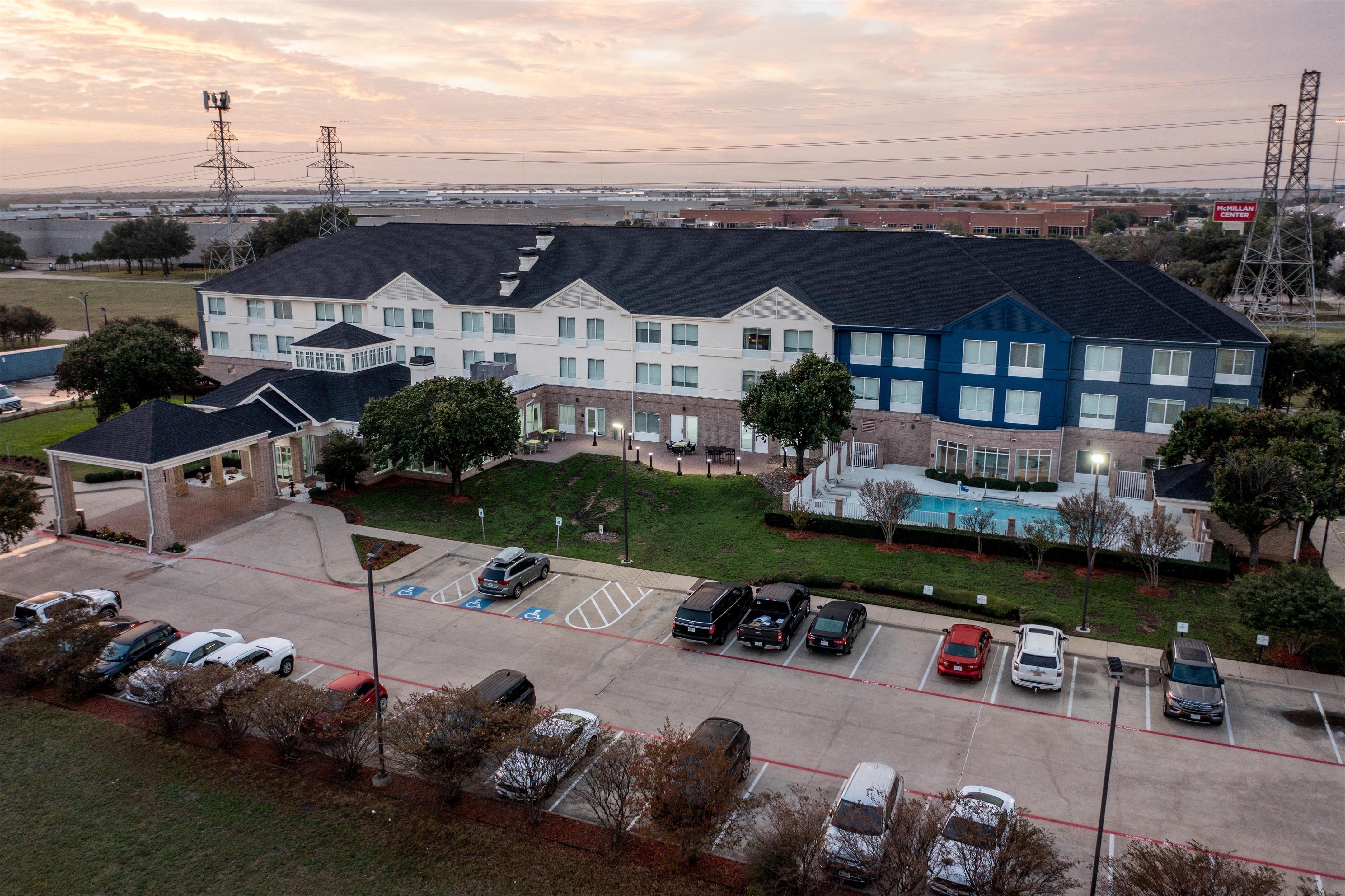Exterior | Hilton Garden Inn Fort Worth / Fossil Creek