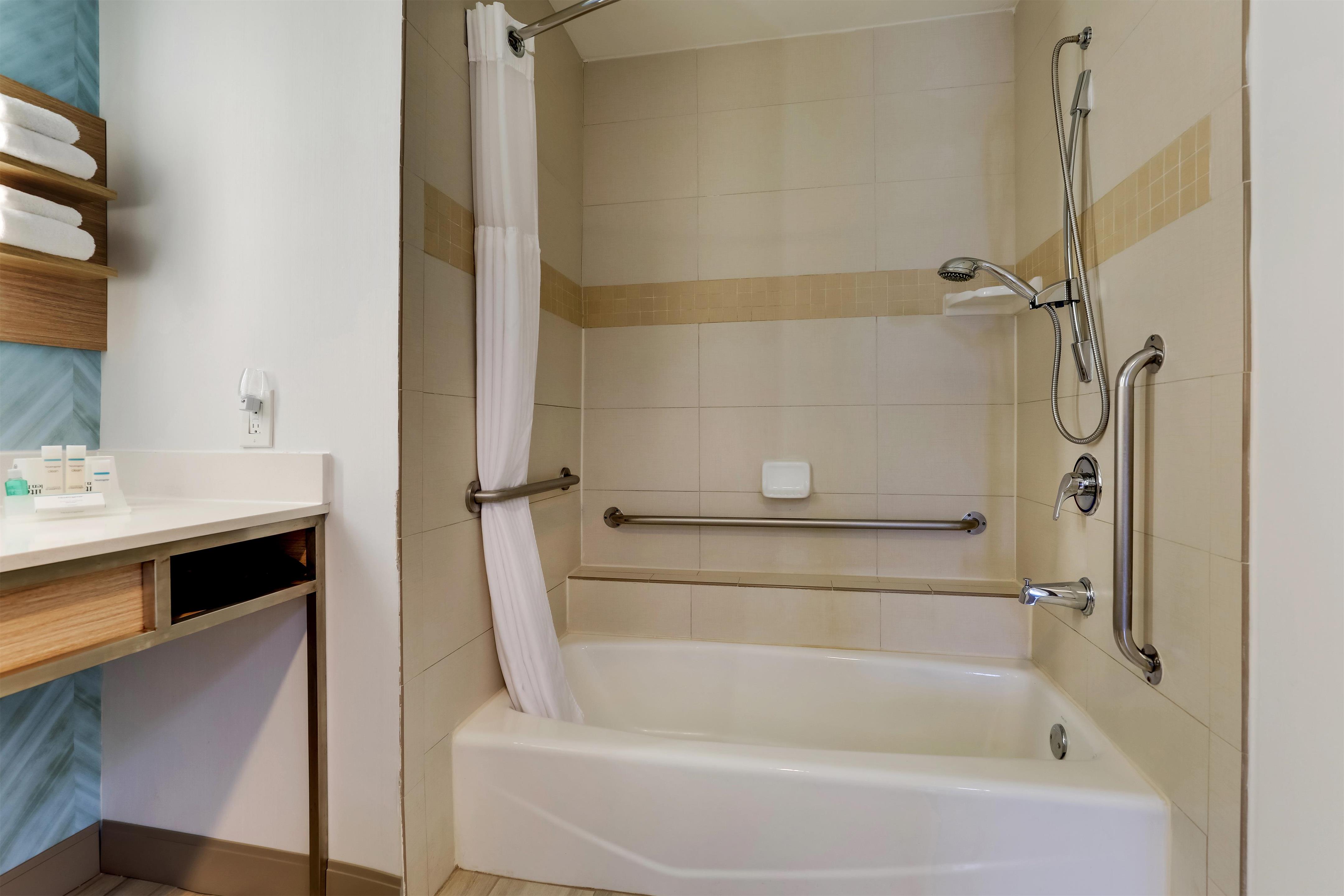 Guest room bath