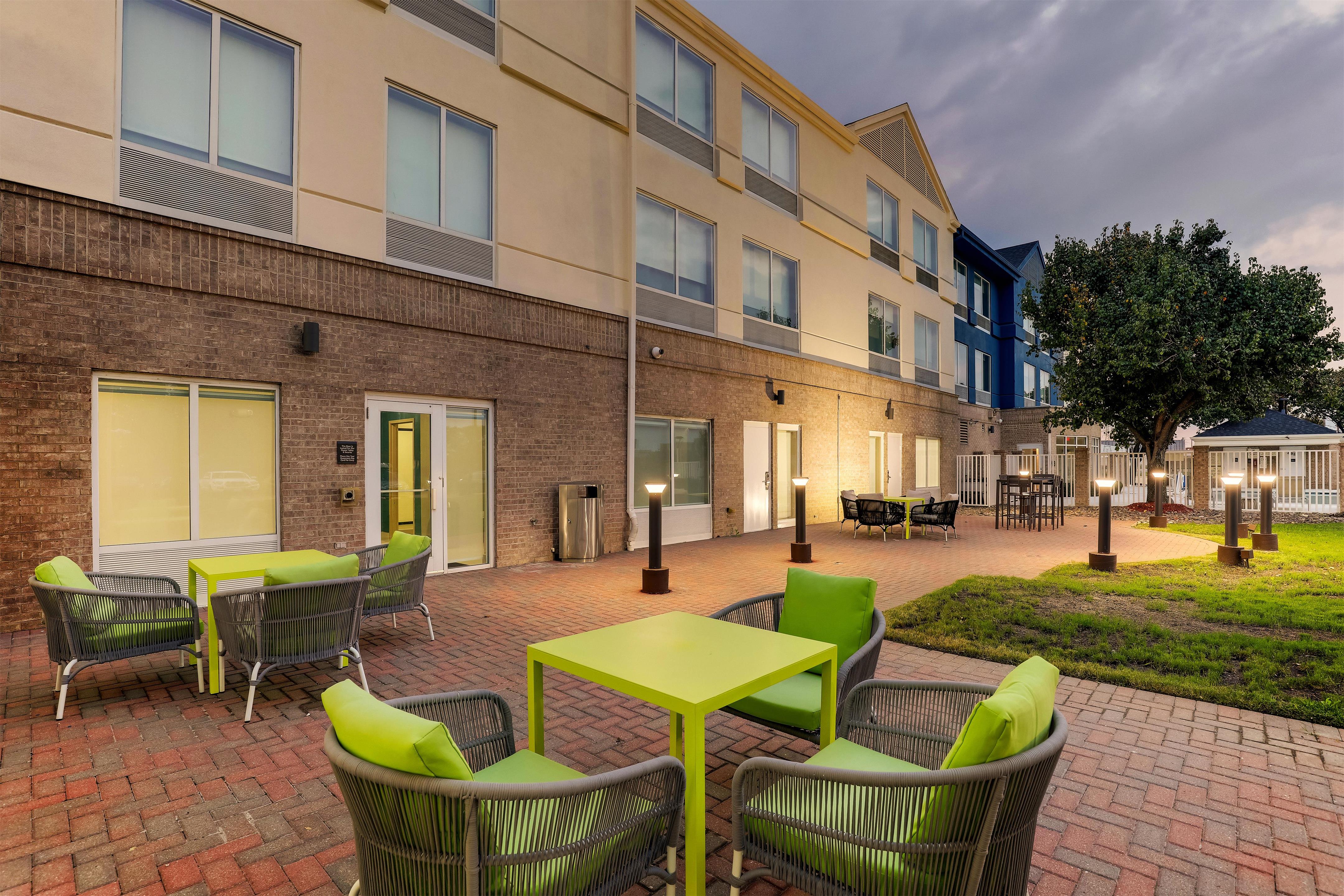 Exterior | Hilton Garden Inn Fort Worth / Fossil Creek