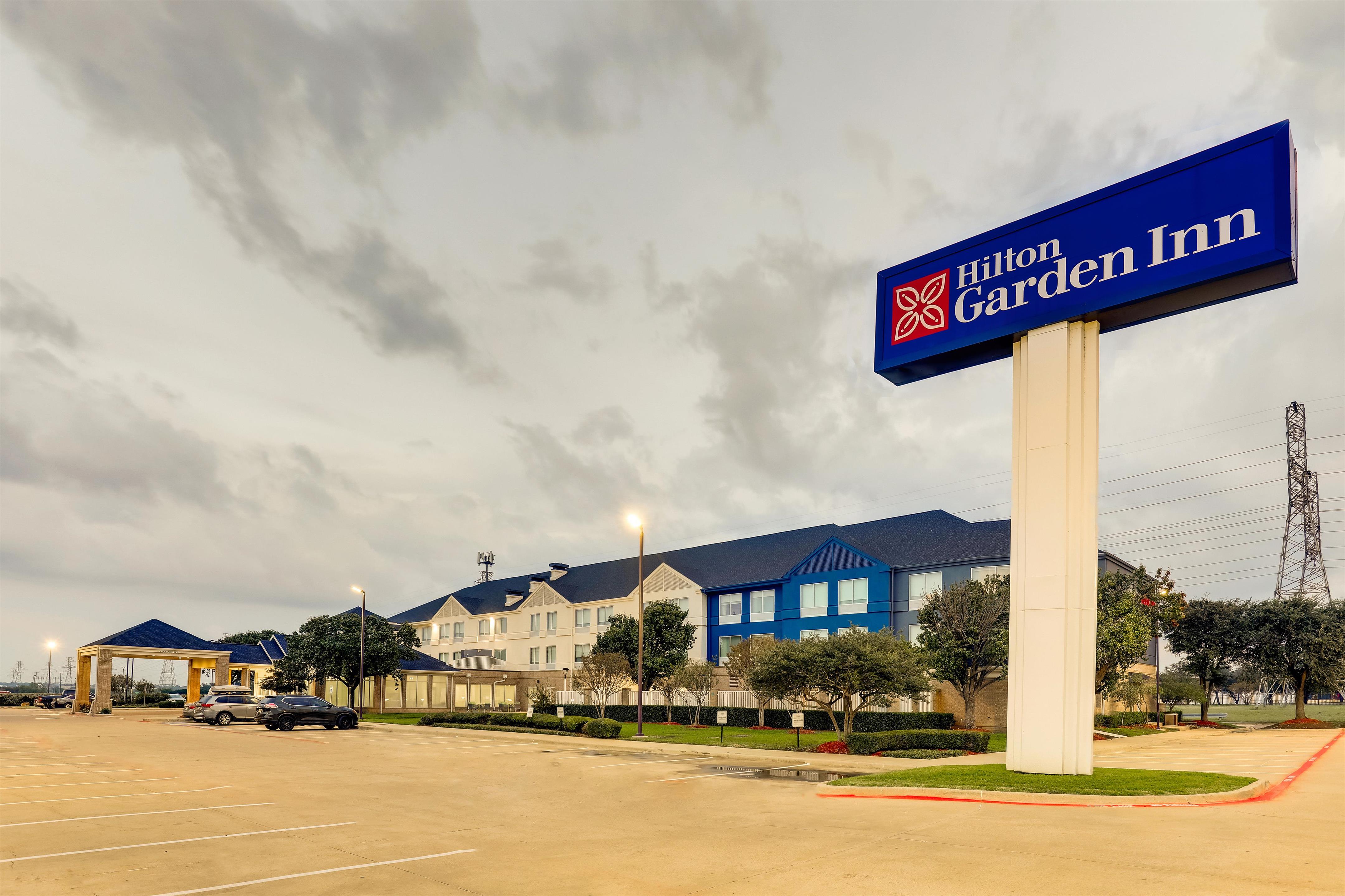 Exterior | Hilton Garden Inn Fort Worth / Fossil Creek