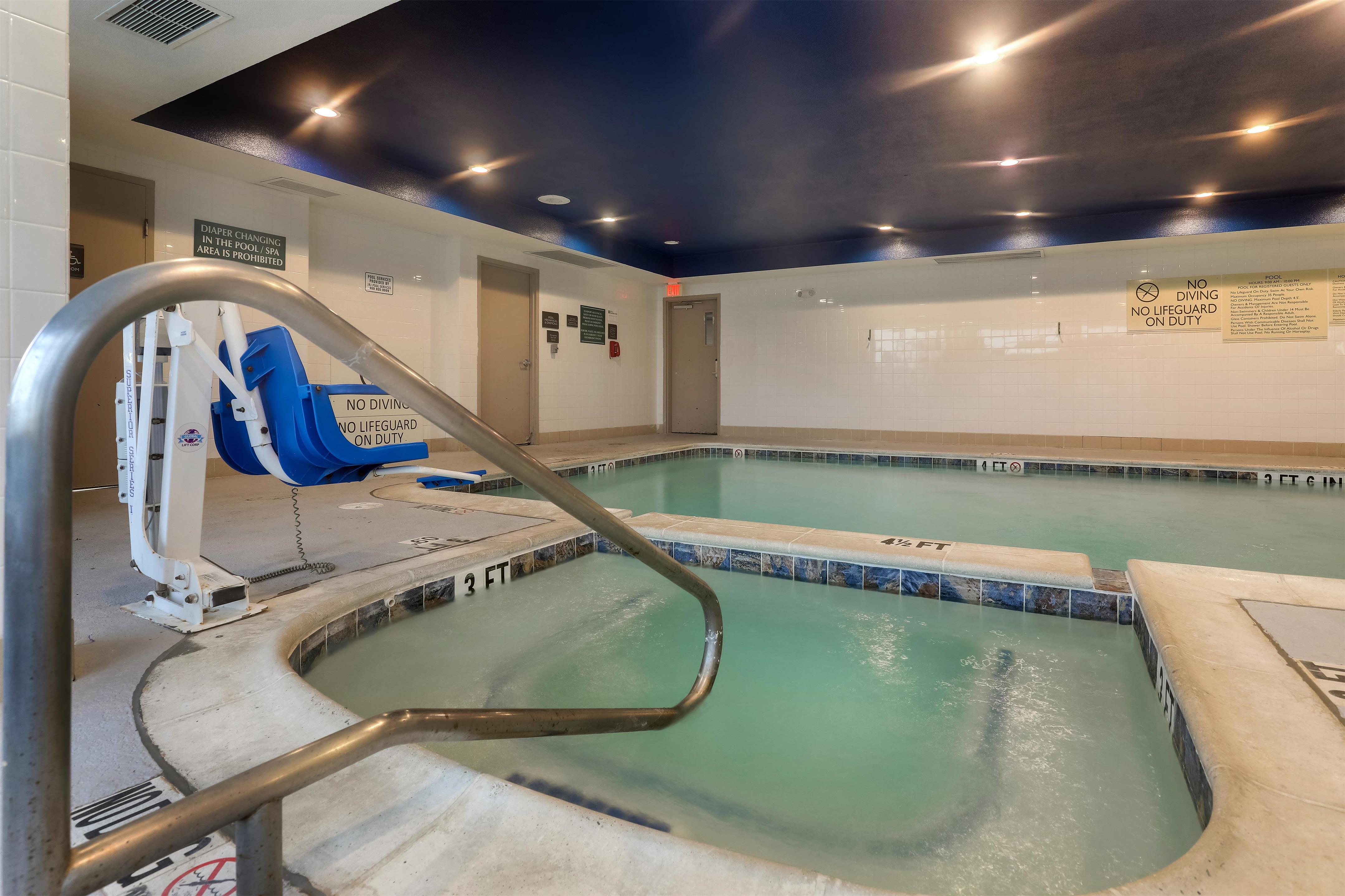 Pool | Hilton Garden Inn Fort Worth / Fossil Creek