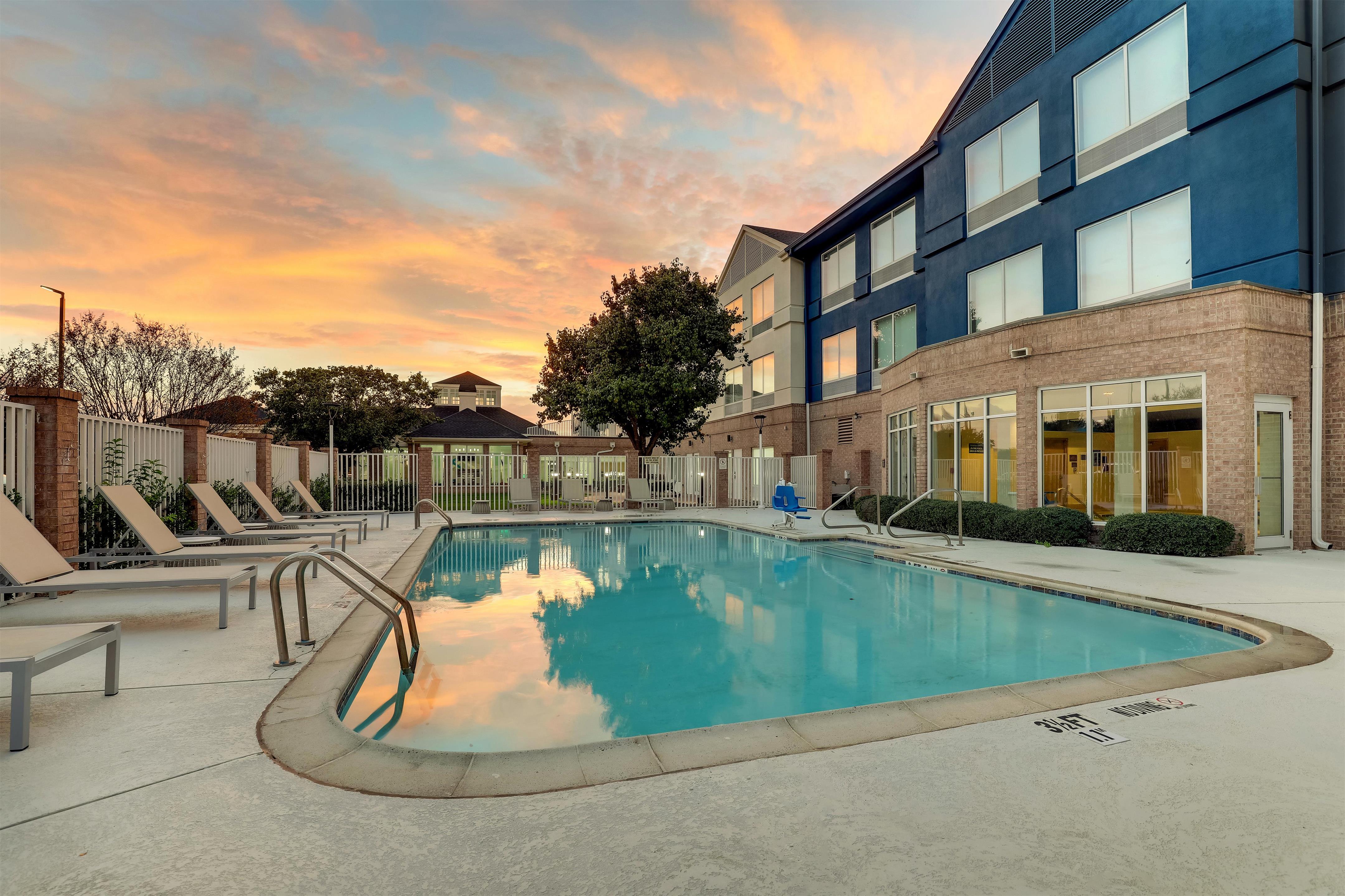 Pool | Hilton Garden Inn Fort Worth / Fossil Creek