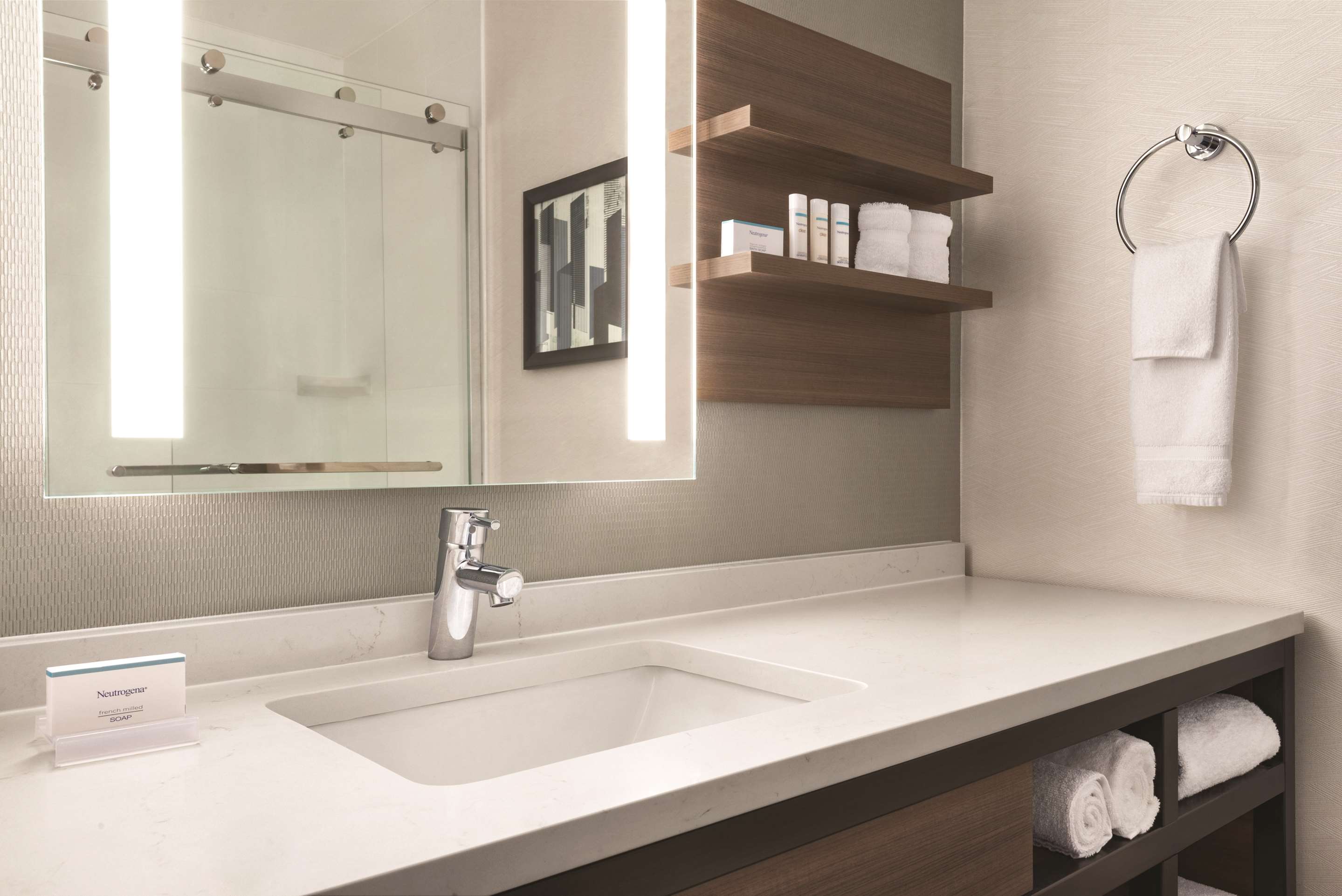 Guest room bath