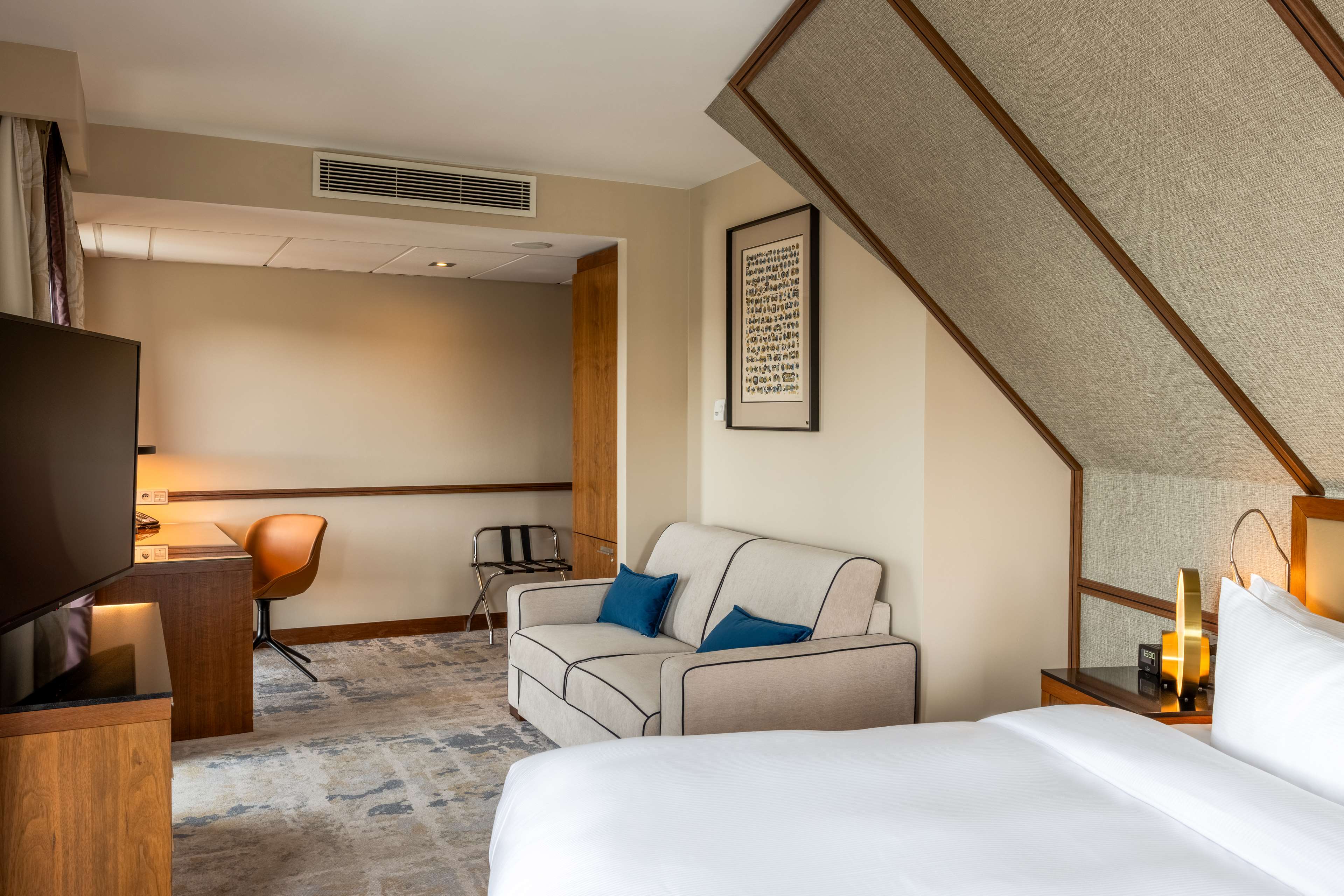 Hilton Gdansk Room Type - KING SUPERIOR ROOM