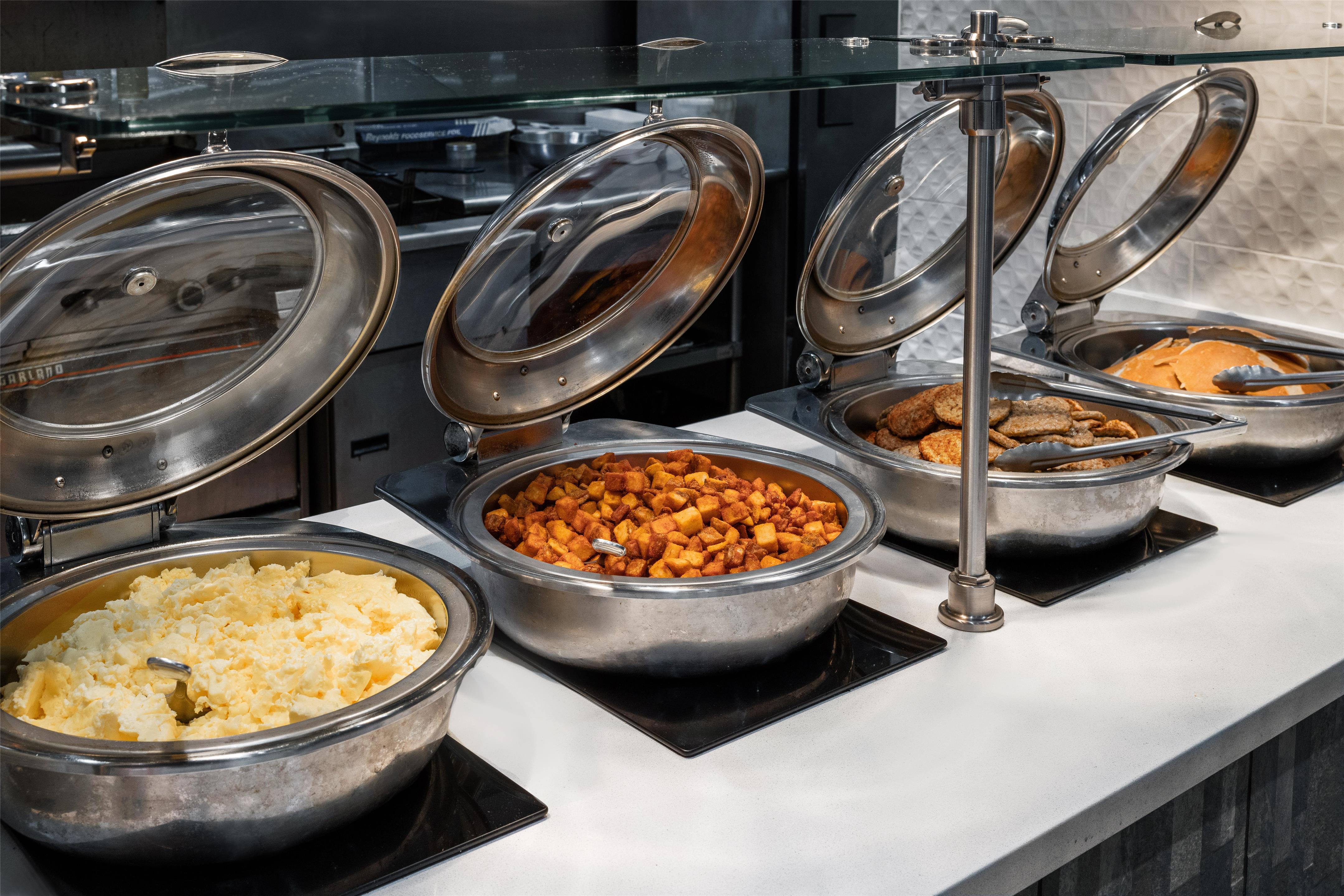 Breakfast Area | Hilton Garden Inn- Grand Forks/UND