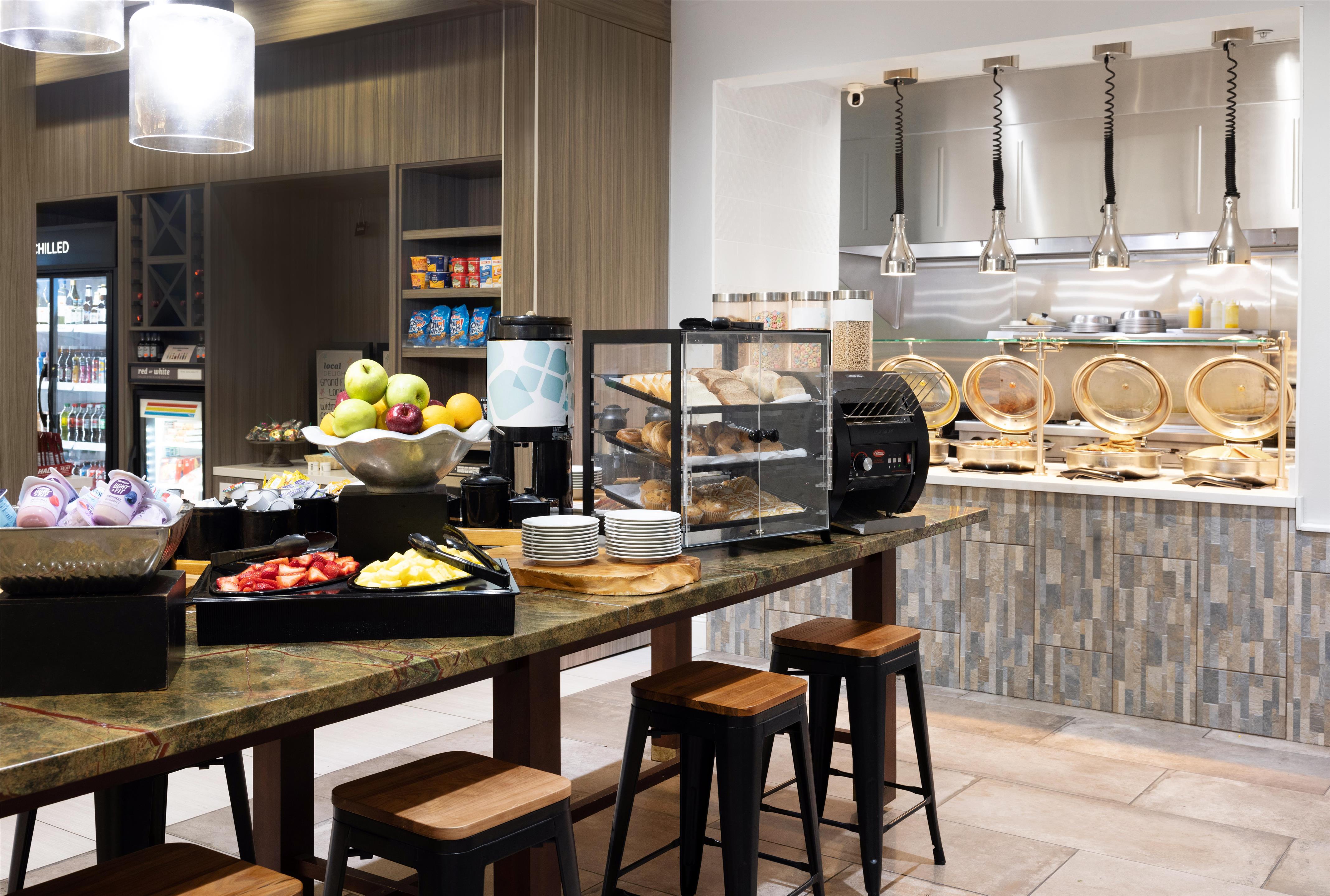 Breakfast Area | Hilton Garden Inn- Grand Forks/UND