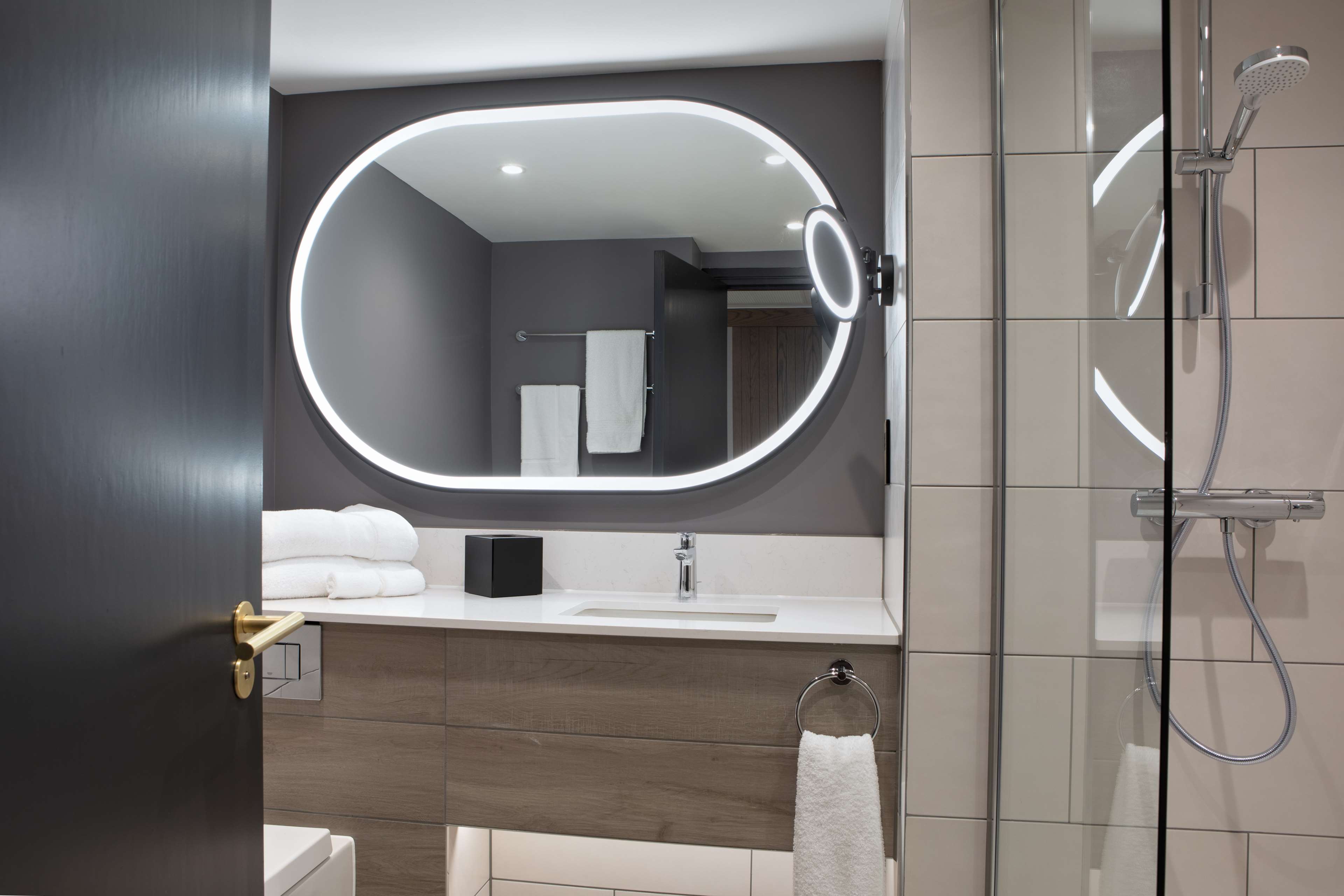 Hilton Glasgow Room Type - DELUXE WITH TWO QUEEN BEDS