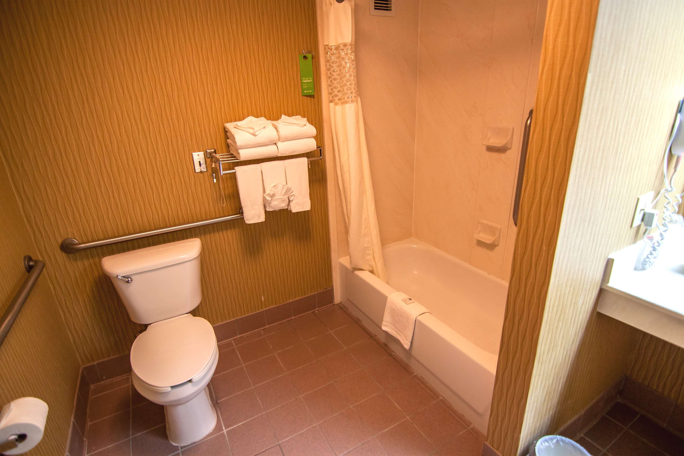 Guest room bath