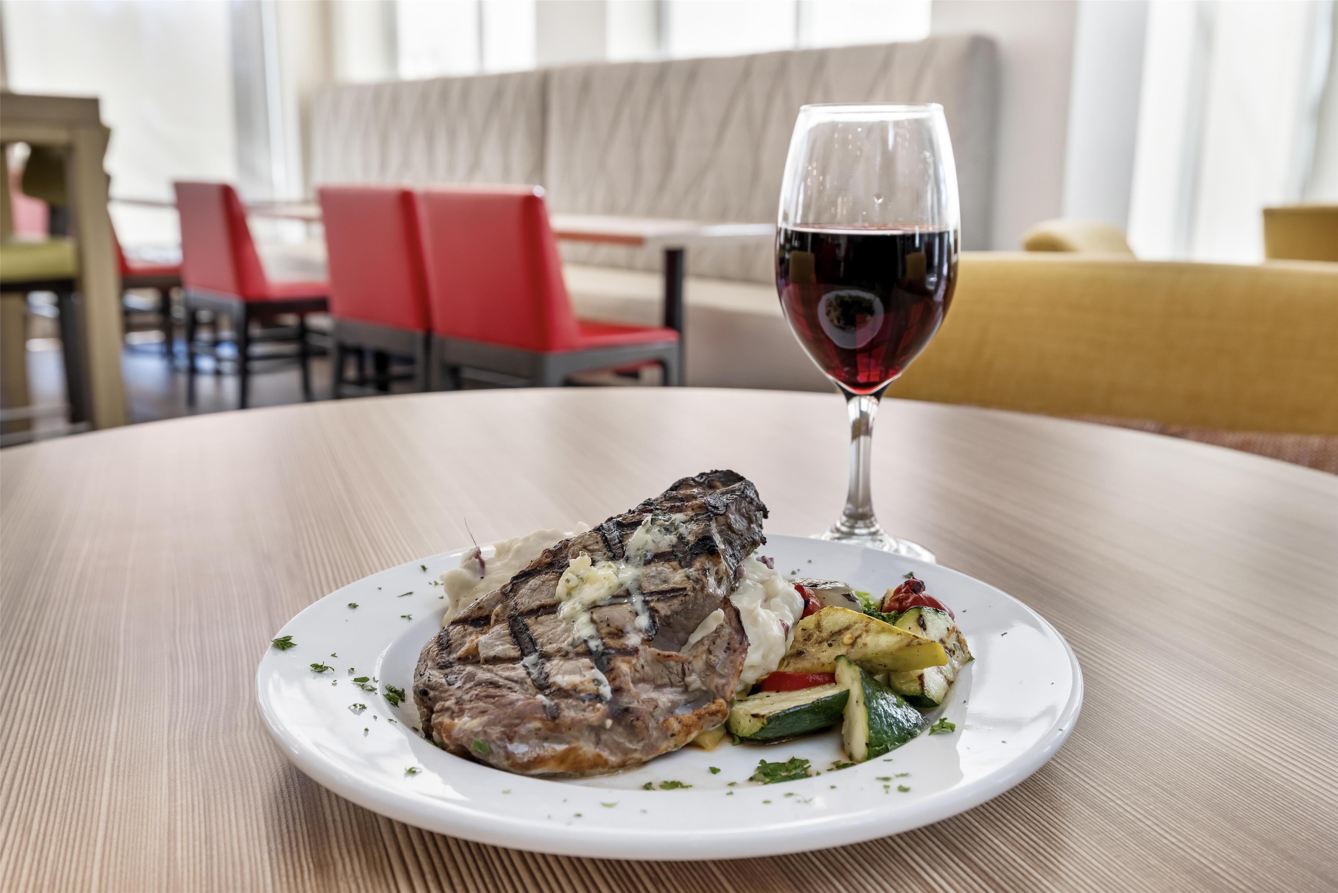 Restaurant | Hilton Garden Inn Mystic/Groton
