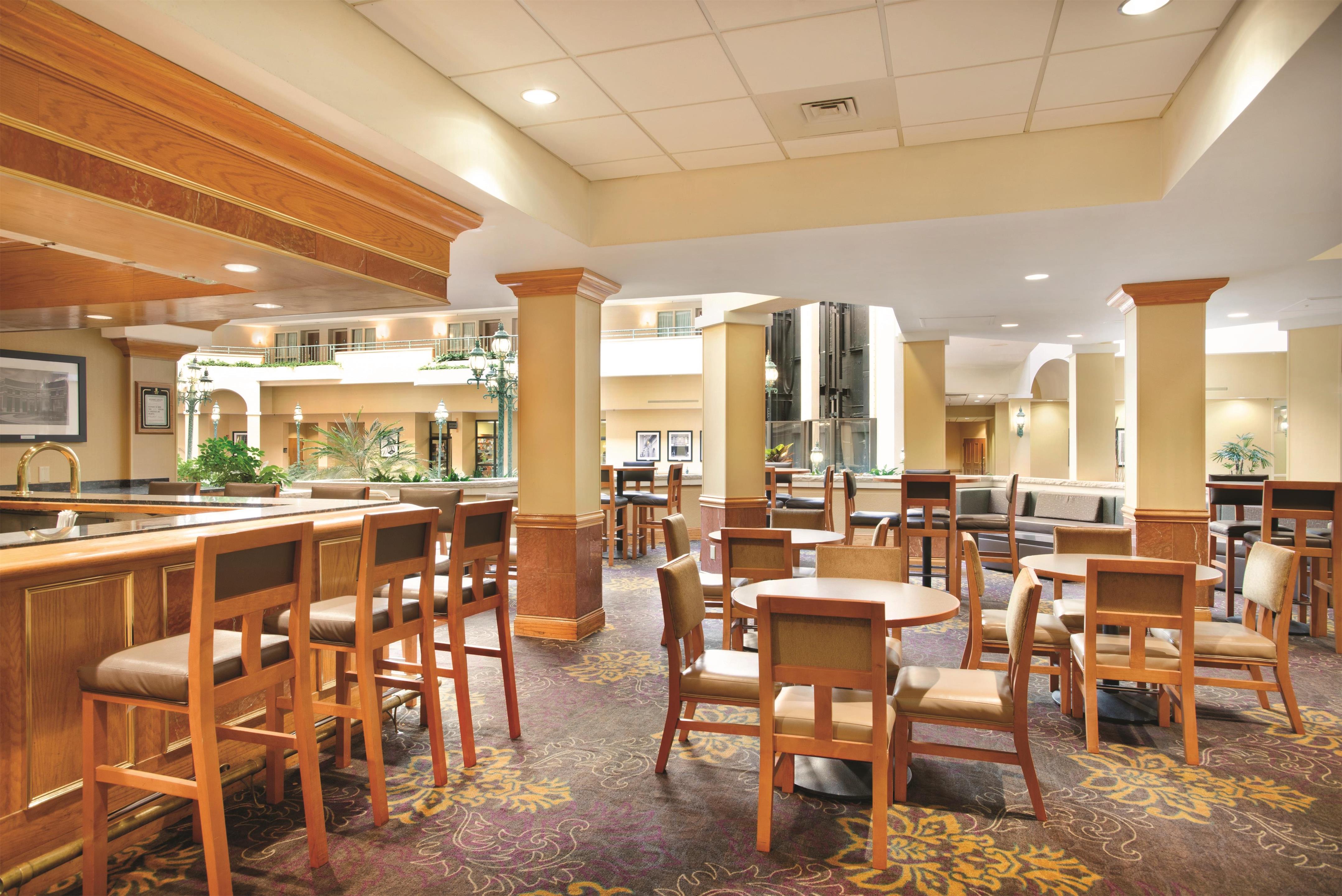 BarLounge | Embassy Suites by Hilton Greensboro Airport