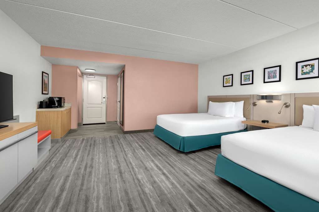 Hilton Garden Inn Greensboro - Tap to explore photos