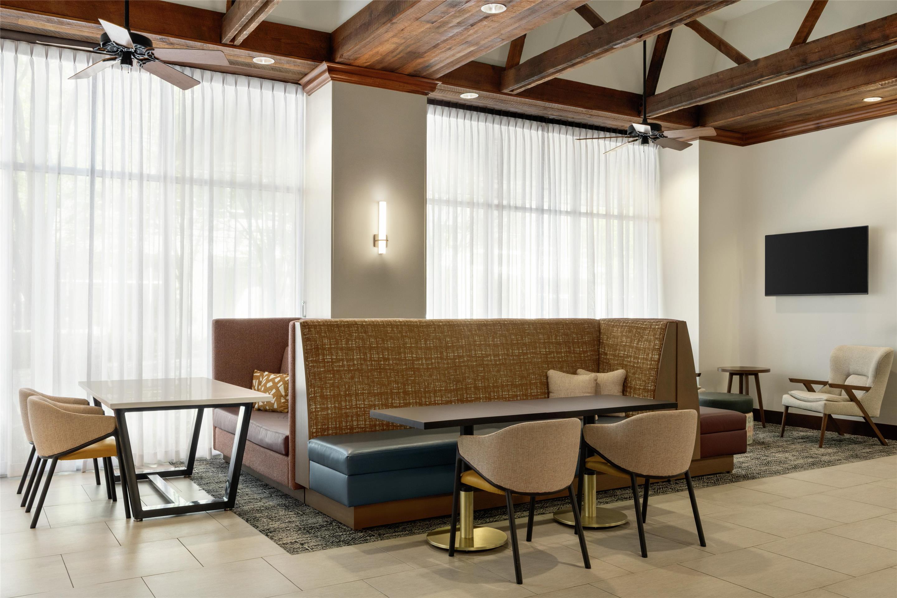 Lobby | Hampton Inn & Suites Greenville-Downtown-RiverPlace