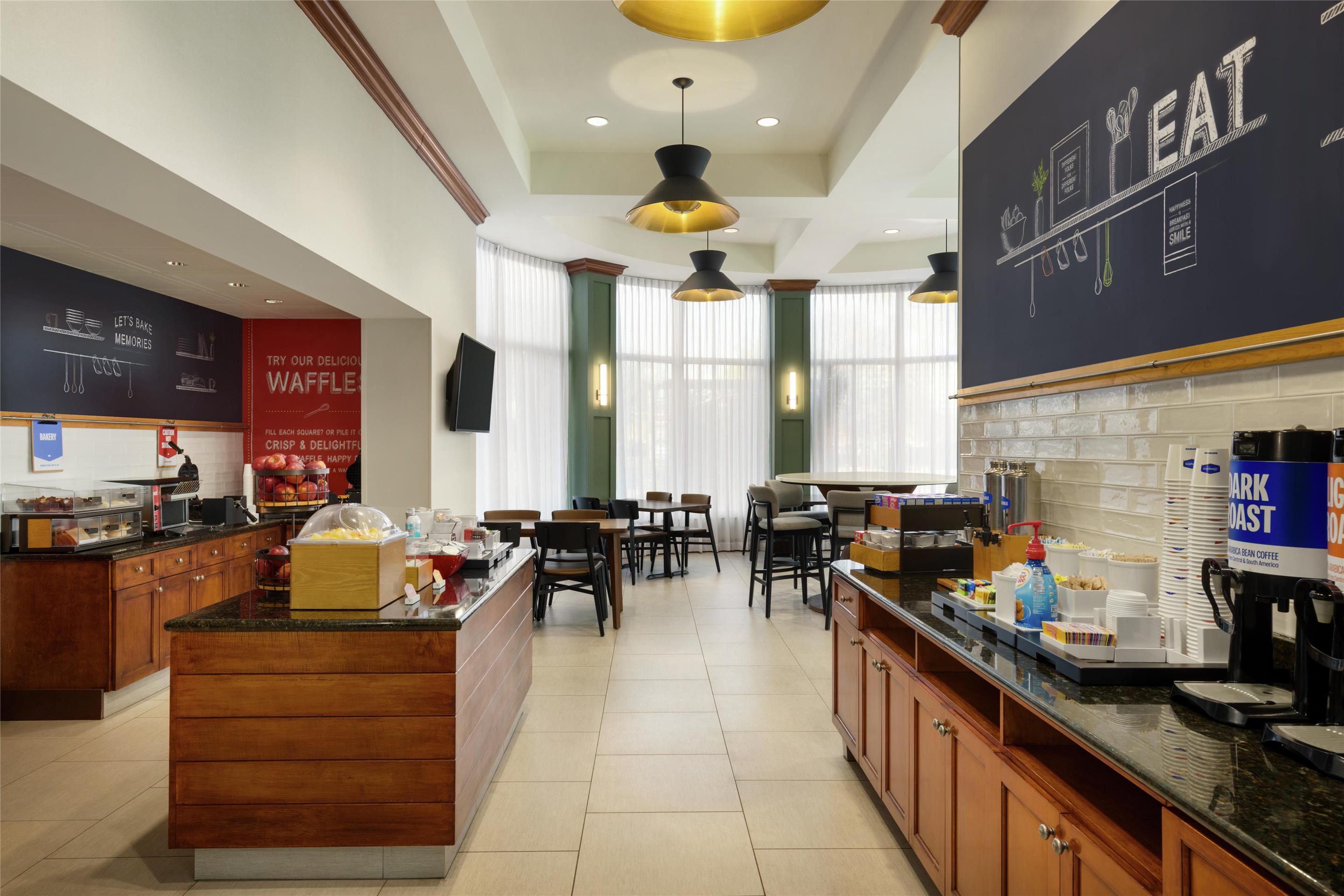 Breakfast Area | Hampton Inn & Suites Greenville-Downtown-RiverPlace