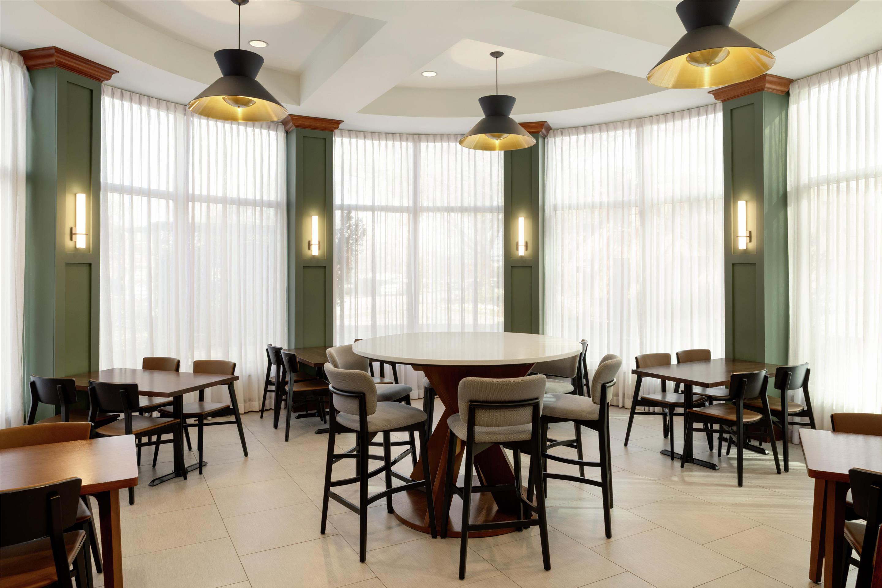 Breakfast Area | Hampton Inn & Suites Greenville-Downtown-RiverPlace