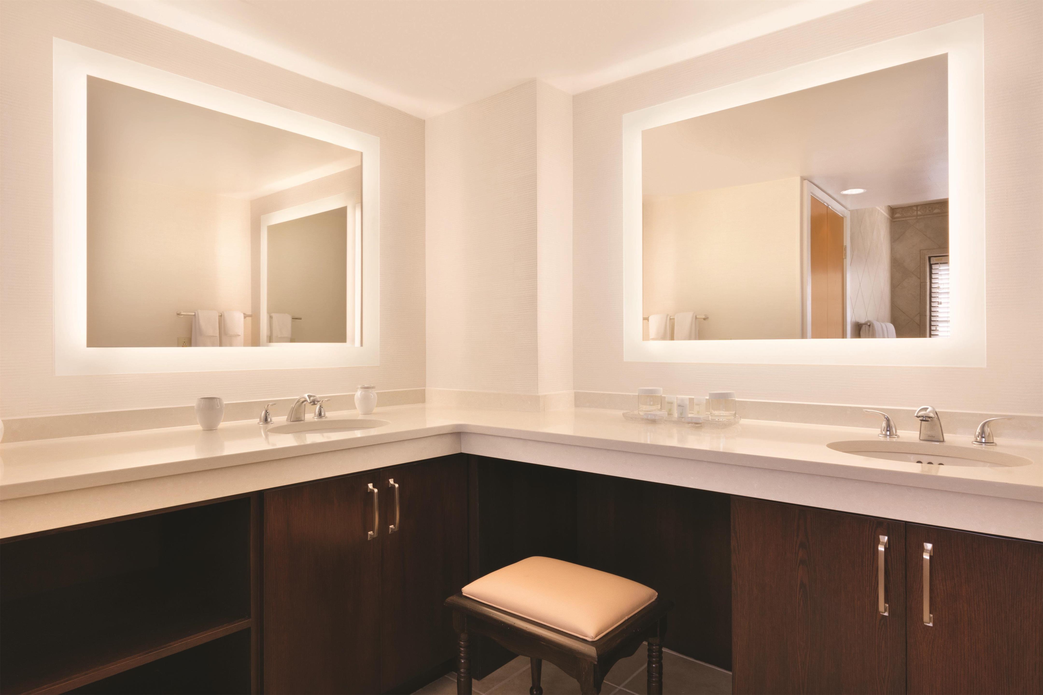 Guest room bath