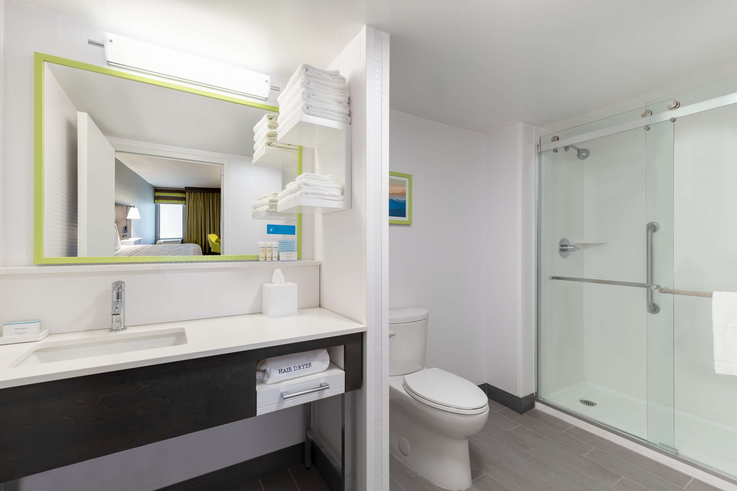 Guest room bath