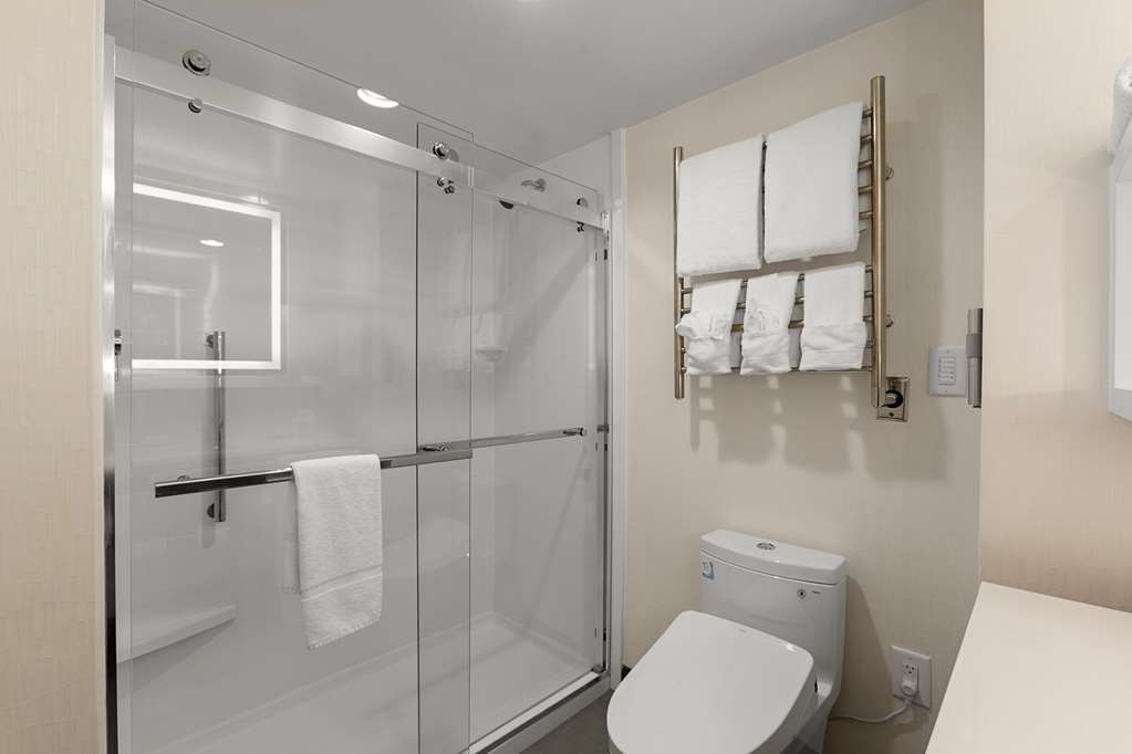 Hampton Inn Greenville/Travelers Rest-guestroom-Guest Room,Bathroom,On-Site.jpg
