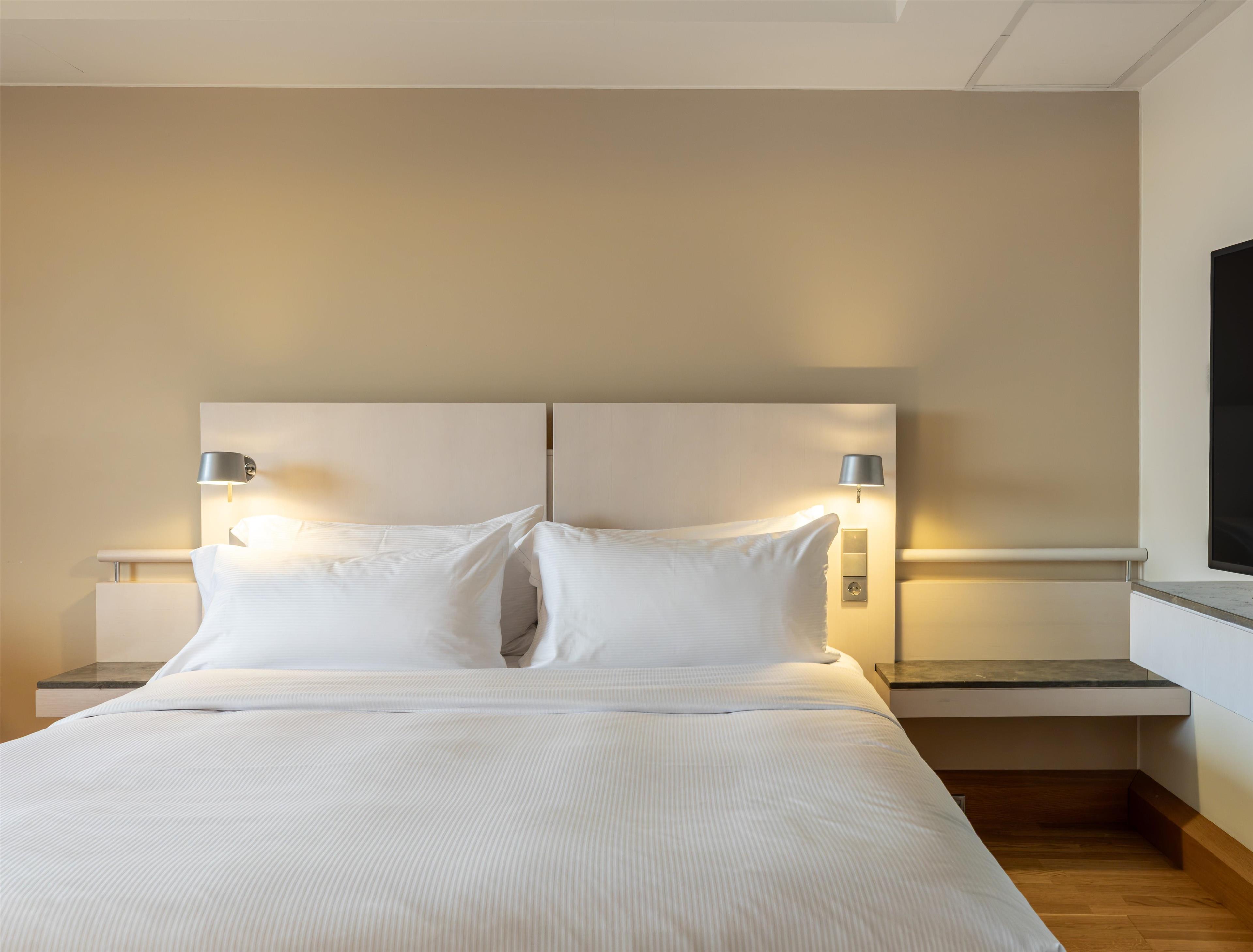 Hilton Helsinki Kalastajatorppa Room Type - KING GUEST ROOM BALCONY