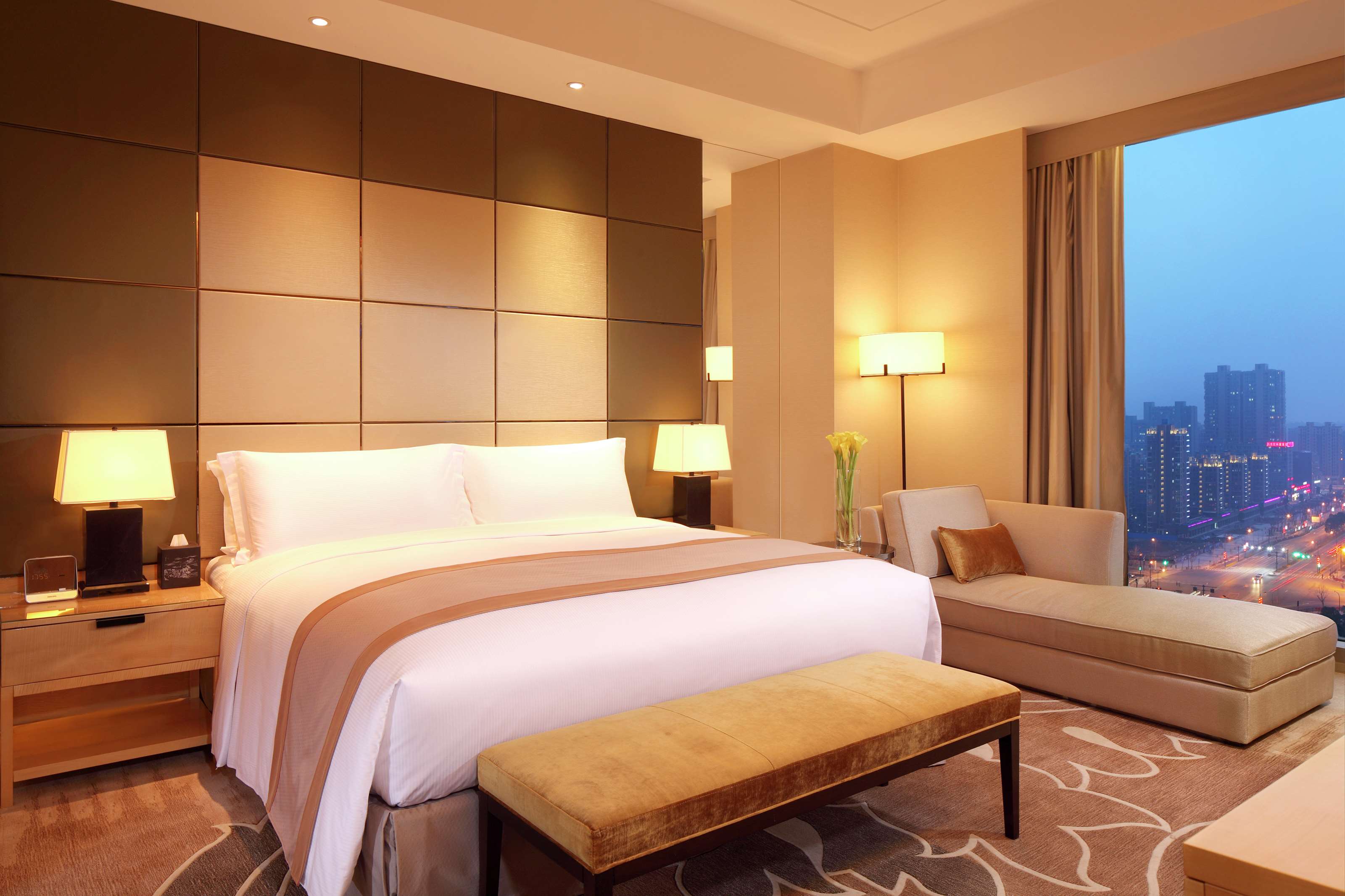 DoubleTree by Hilton Hangzhou East Room Type - KING EXECUTIVE SUITE