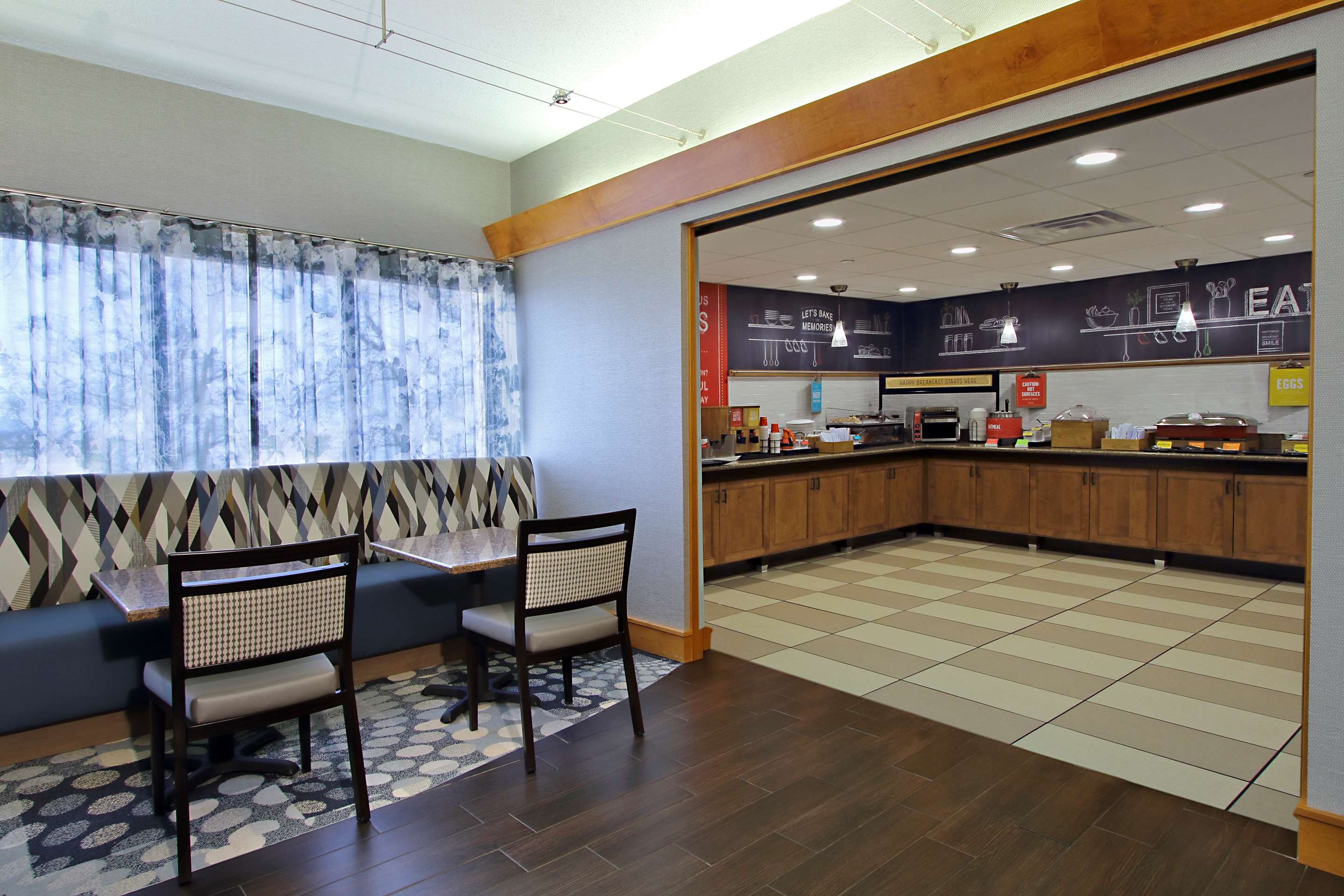 Breakfast Area | Hampton Inn Hagerstown-I-81
