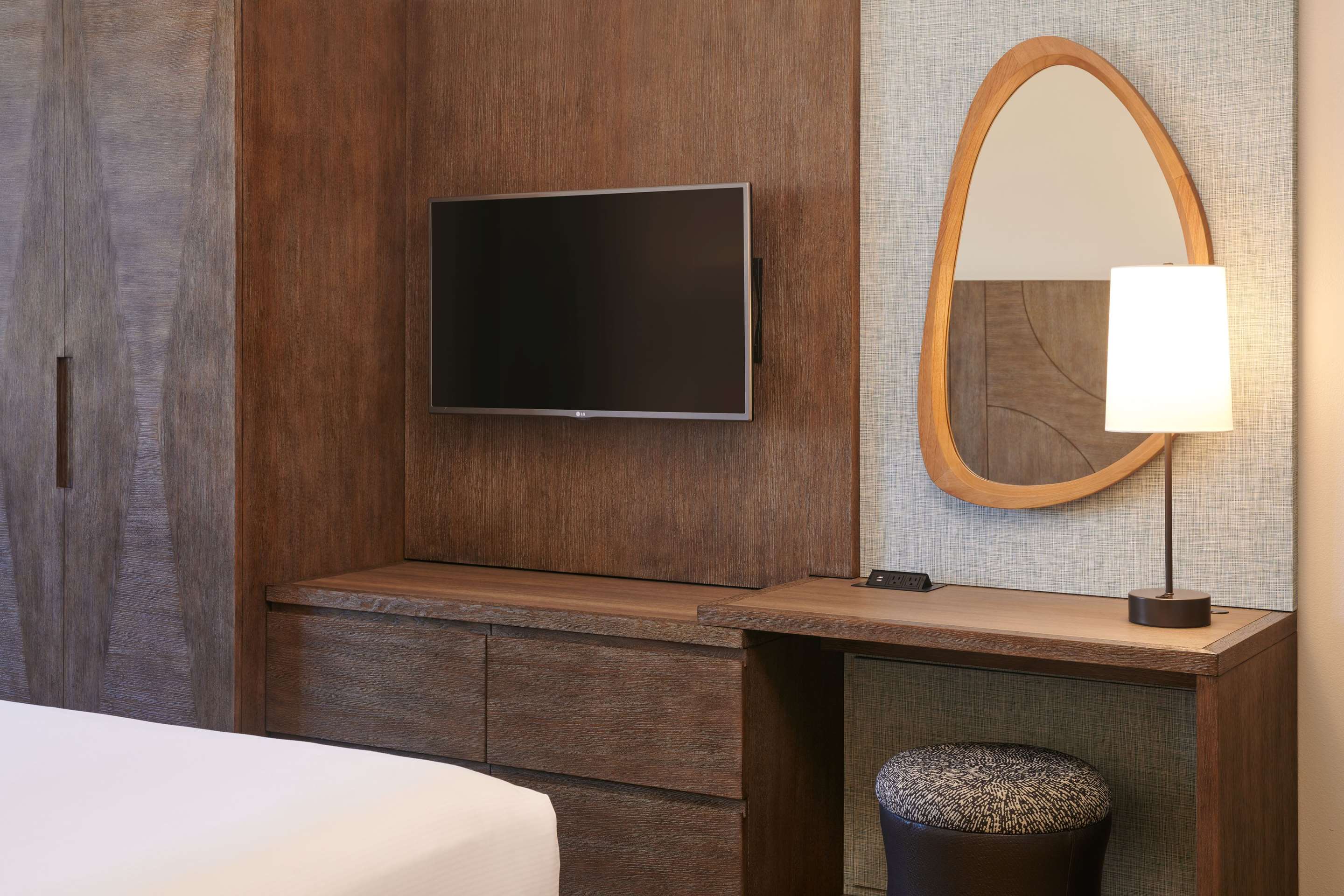 Guest room bath