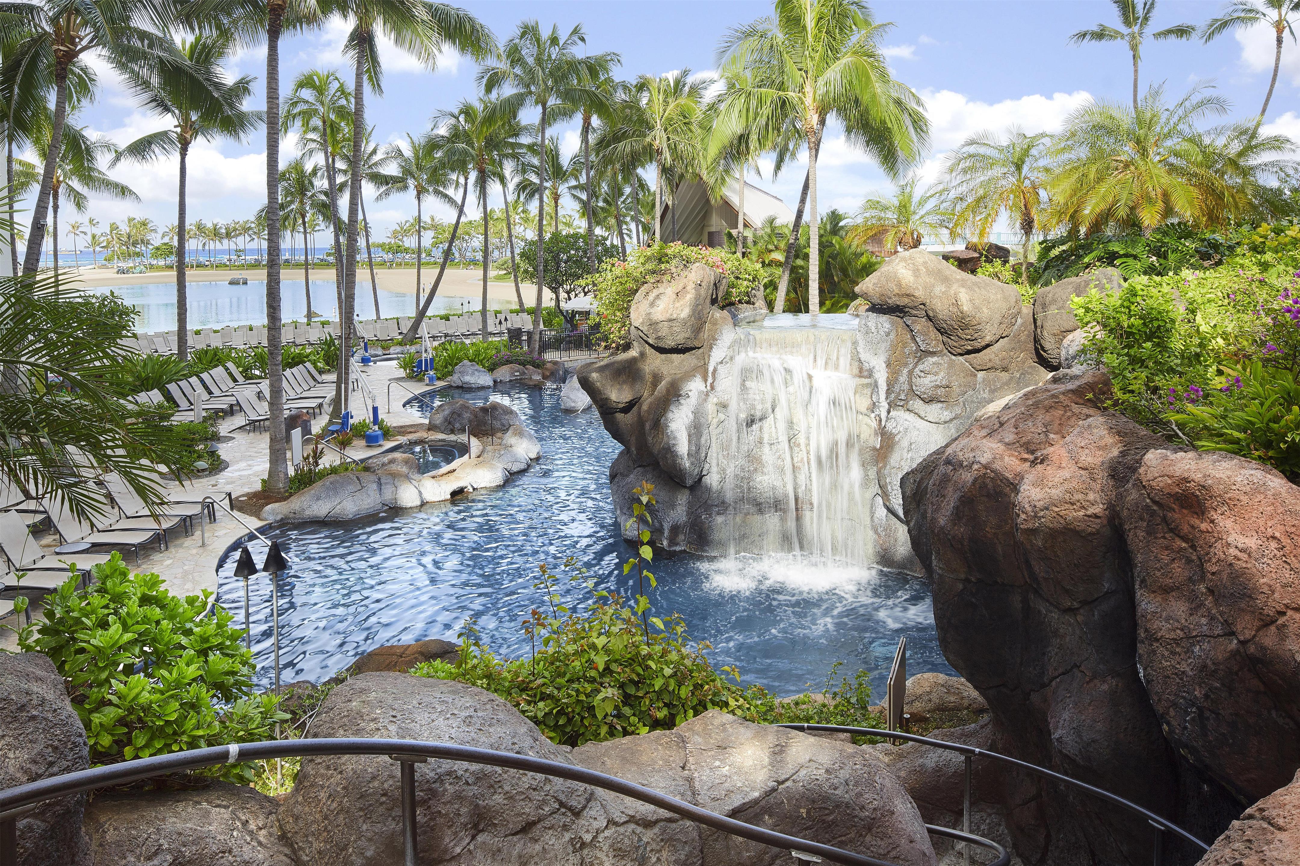 Pool | Hilton Grand Vacations Club Grand Waikikian Honolulu