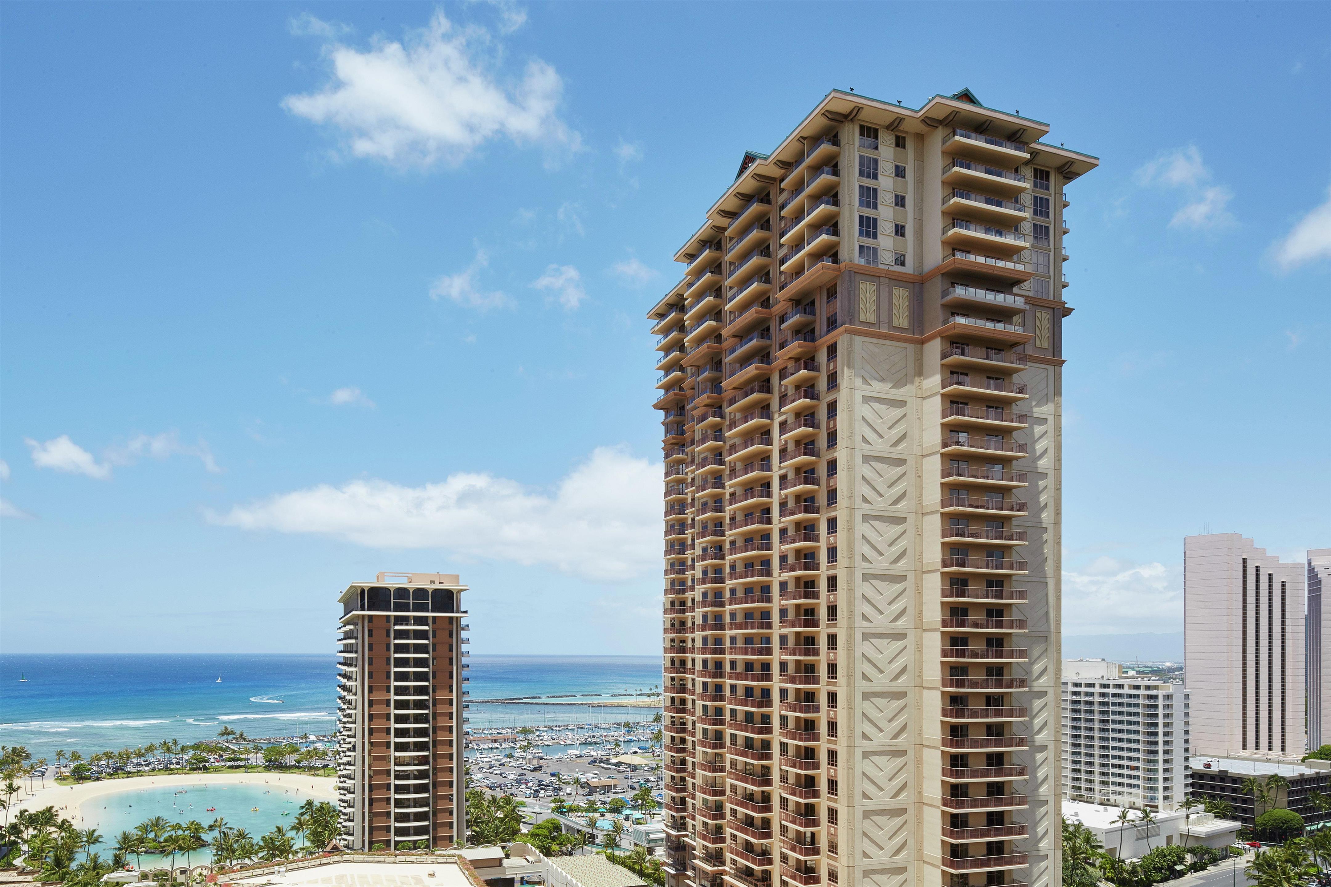 Exterior | Hilton Grand Vacations Club Grand Waikikian Honolulu