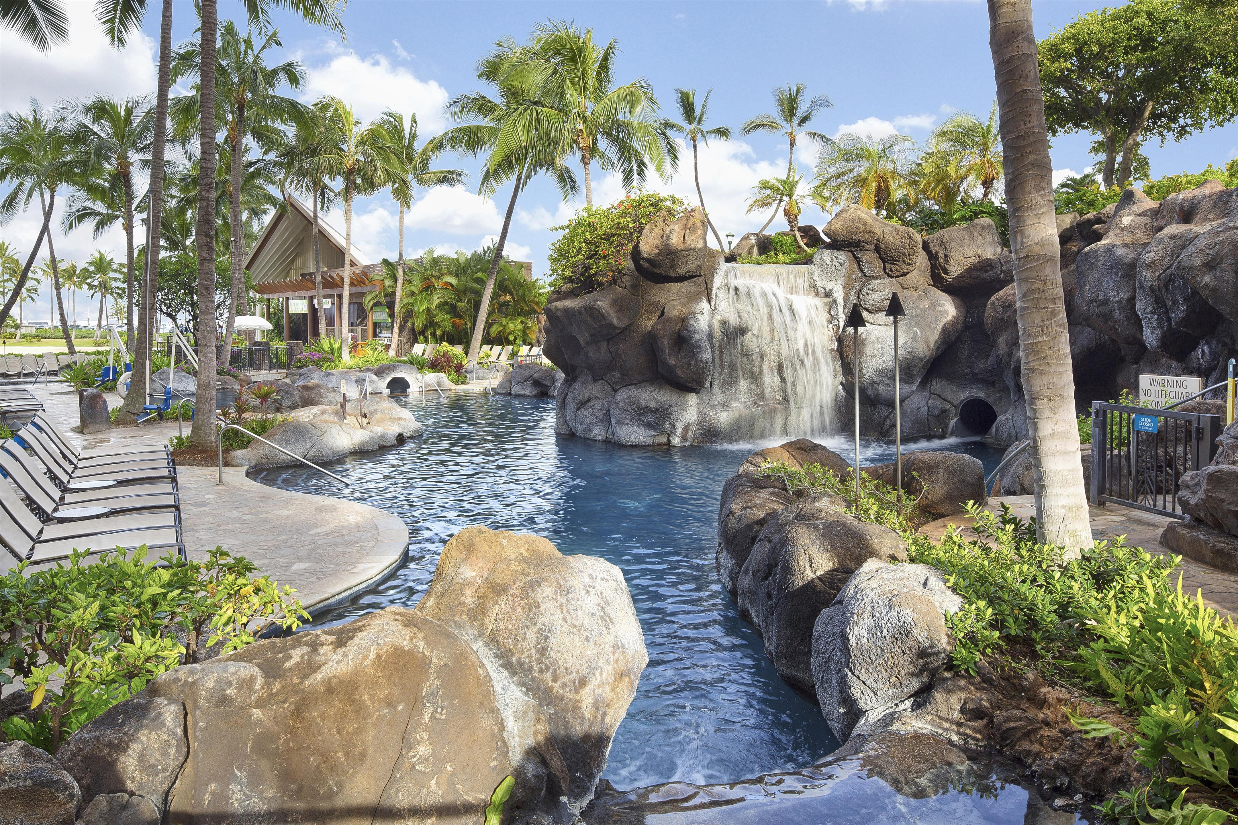 Pool | Hilton Grand Vacations Club Grand Waikikian Honolulu