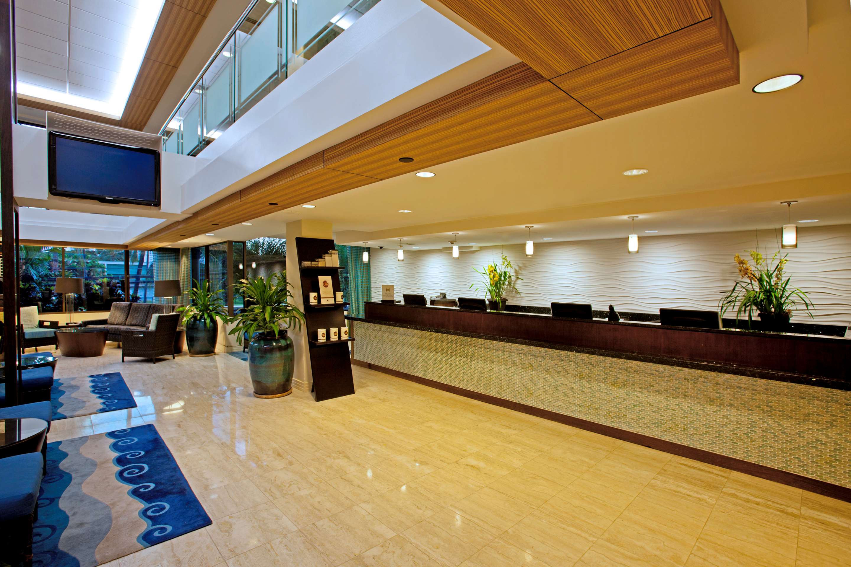 Lobby | DoubleTree by Hilton Hotel Alana - Waikiki Beach