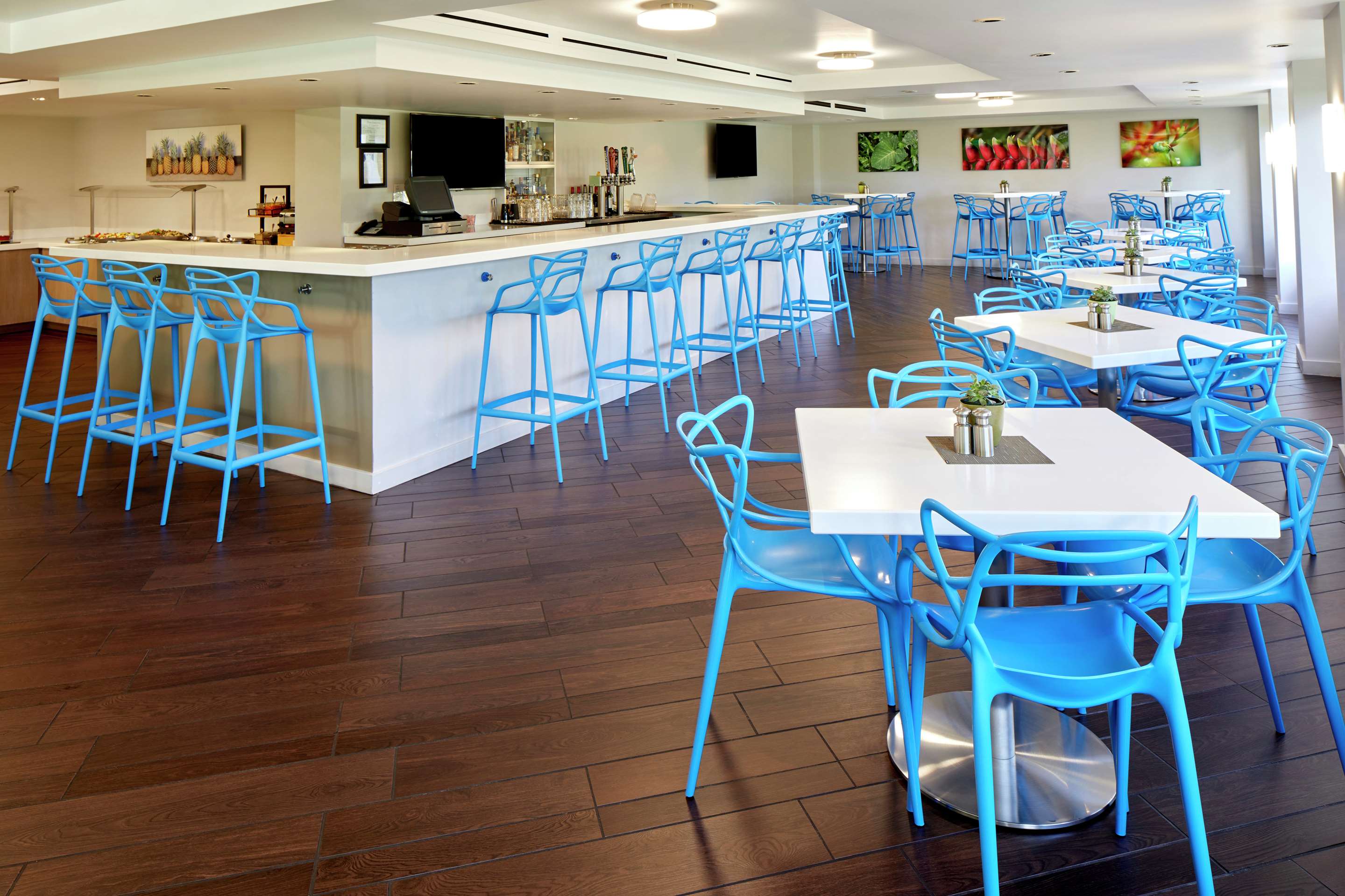 Restaurant | DoubleTree by Hilton Hotel Alana - Waikiki Beach