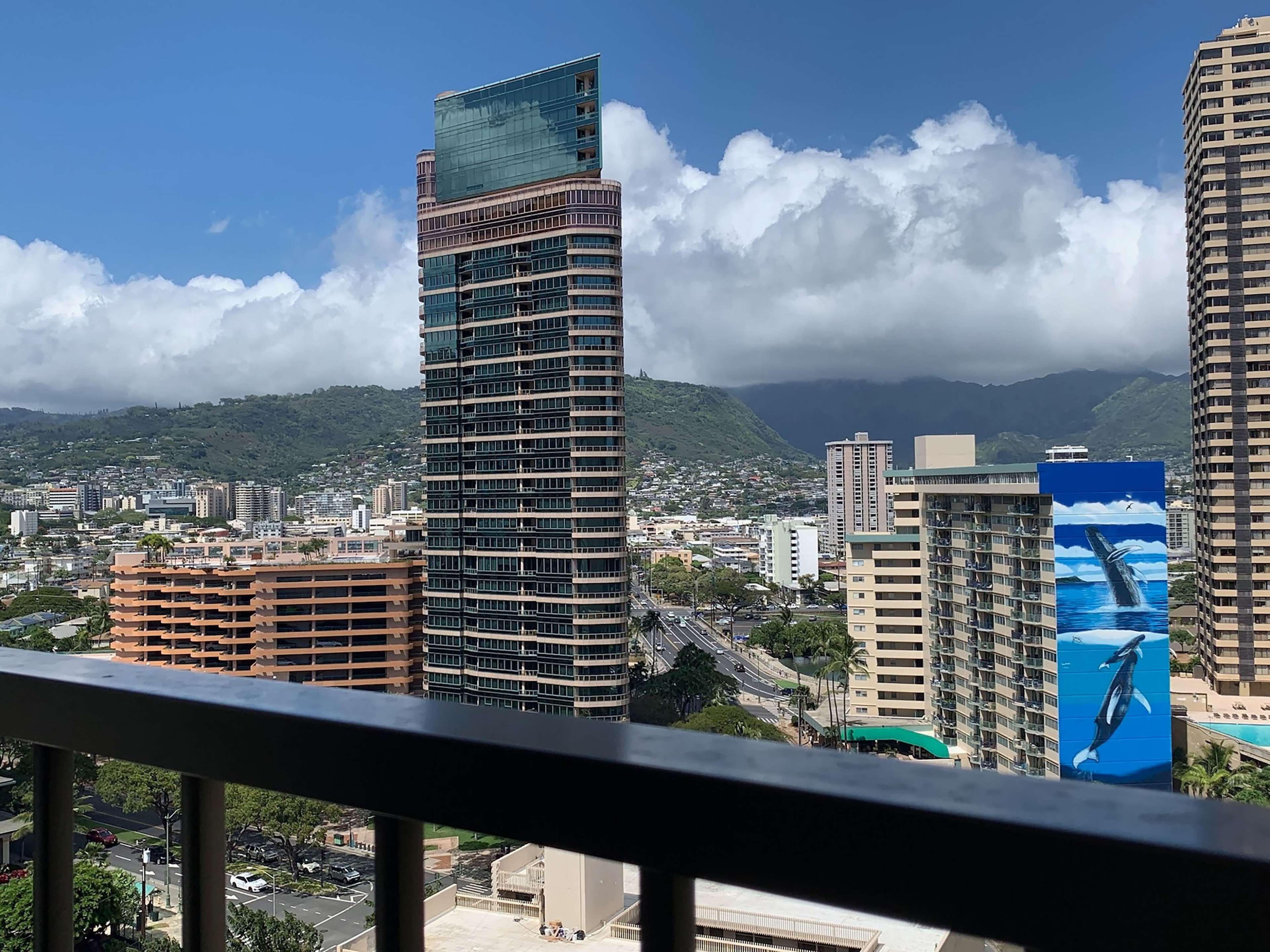 DoubleTree by Hilton Hotel Alana - Waikiki Beach Room Type - CITY MTN VW 1 KING BED