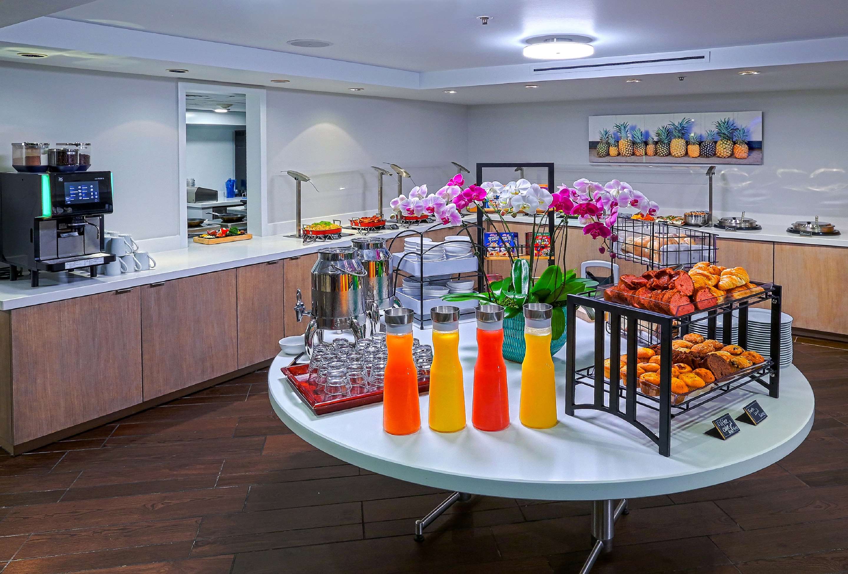 Restaurant | DoubleTree by Hilton Hotel Alana - Waikiki Beach