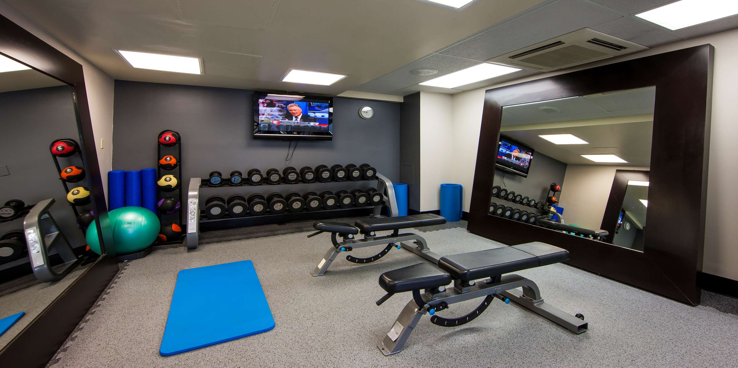 Health club fitness center gym | DoubleTree by Hilton Hotel Alana - Waikiki Beach