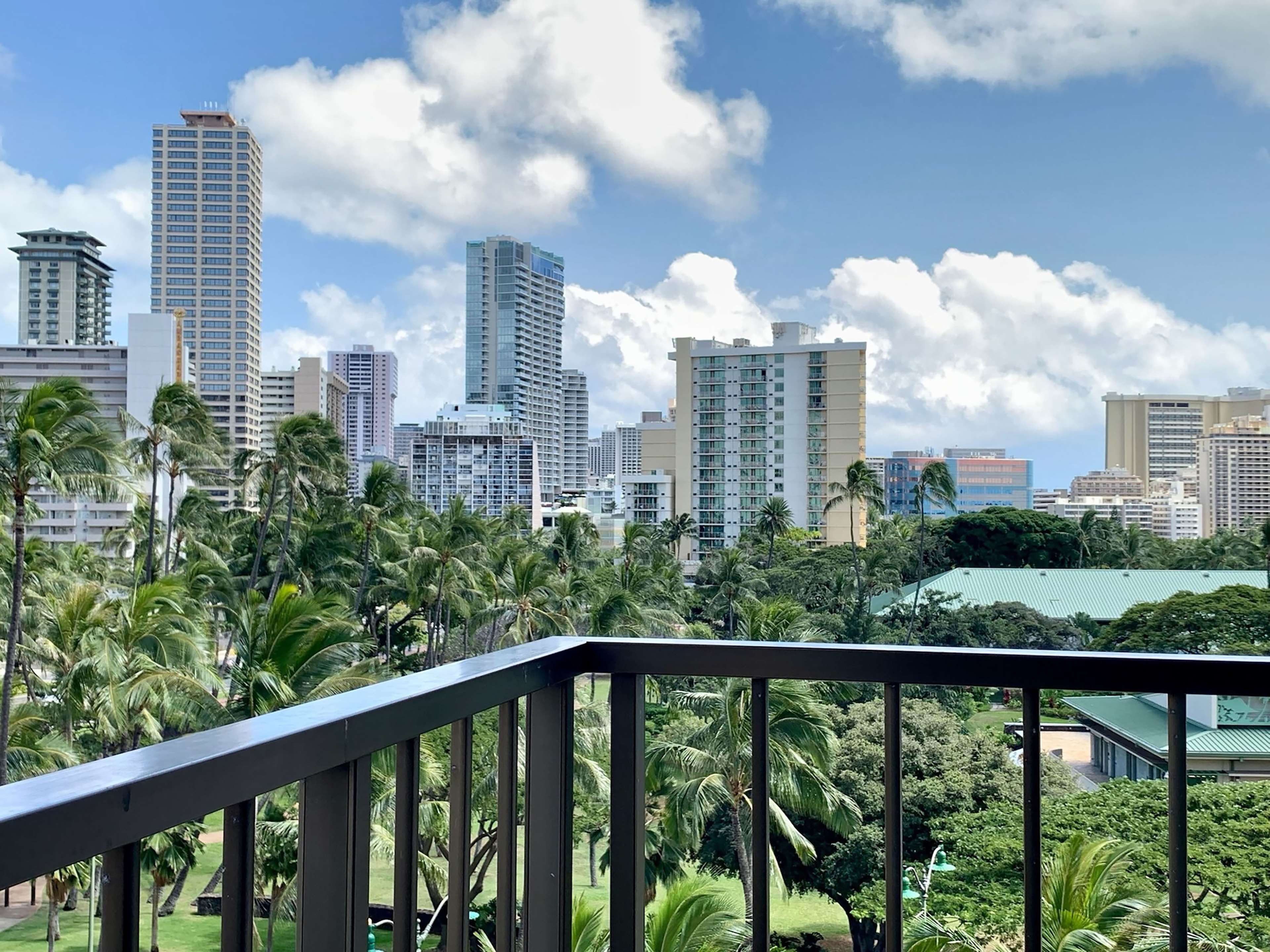 DoubleTree by Hilton Hotel Alana - Waikiki Beach Room Type - 1 KG CTY MTN VW ACC 3X3SHW