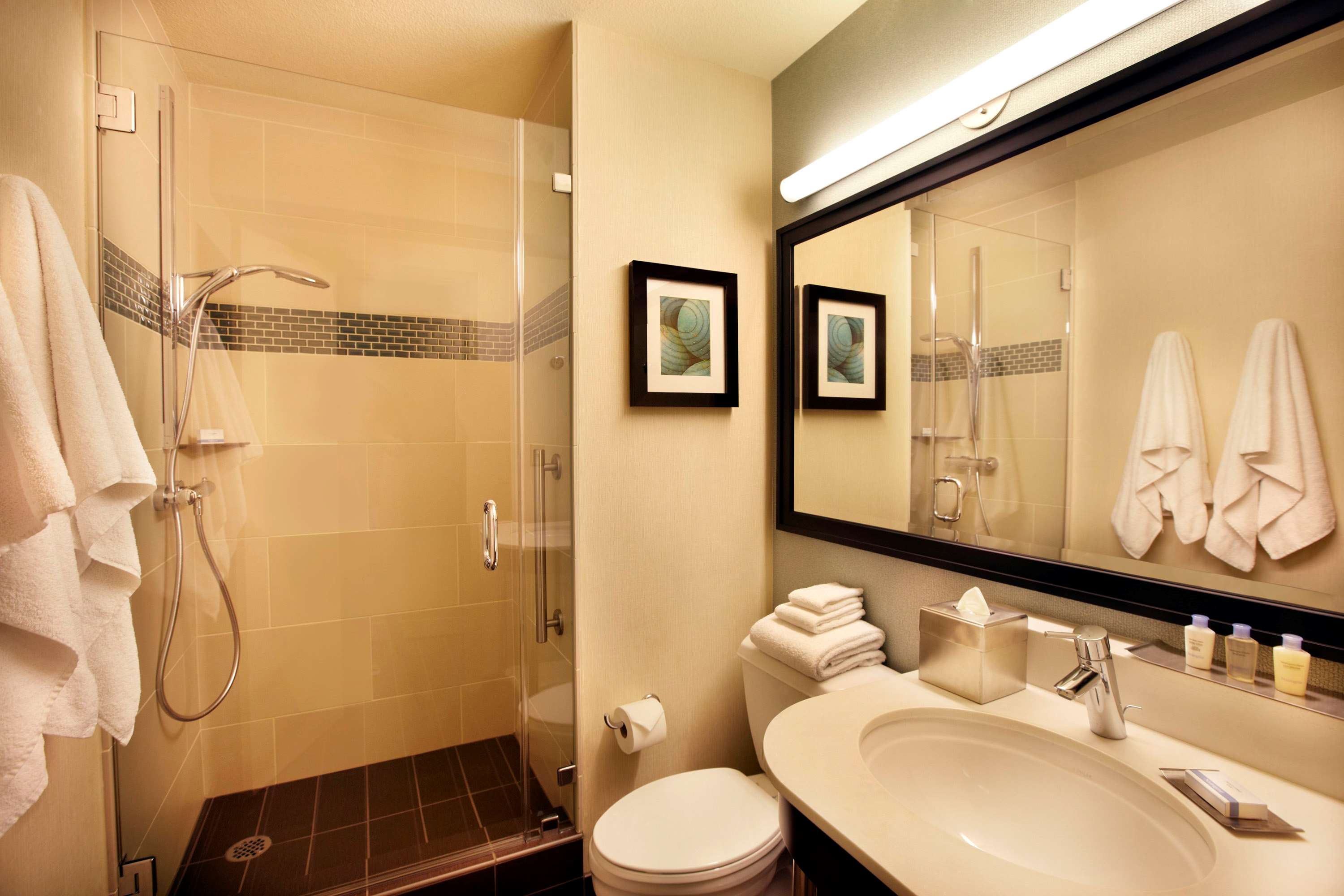 DoubleTree by Hilton Hotel Alana - Waikiki Beach Room Type - PARK   OCEAN VIEW 2 QUEENS