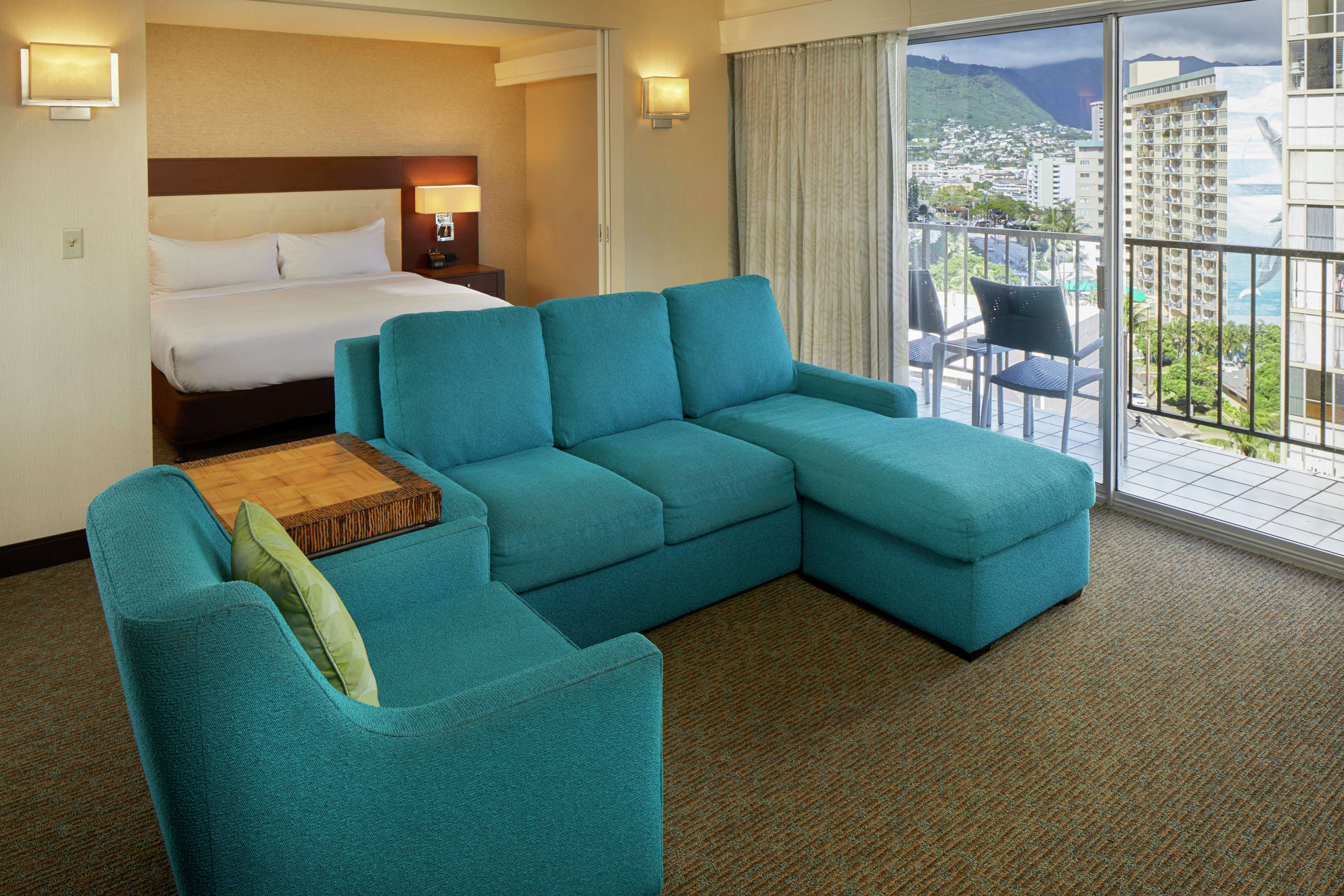DoubleTree by Hilton Hotel Alana - Waikiki Beach Room Type - WAIKIKI STE CTY VW 1 KING
