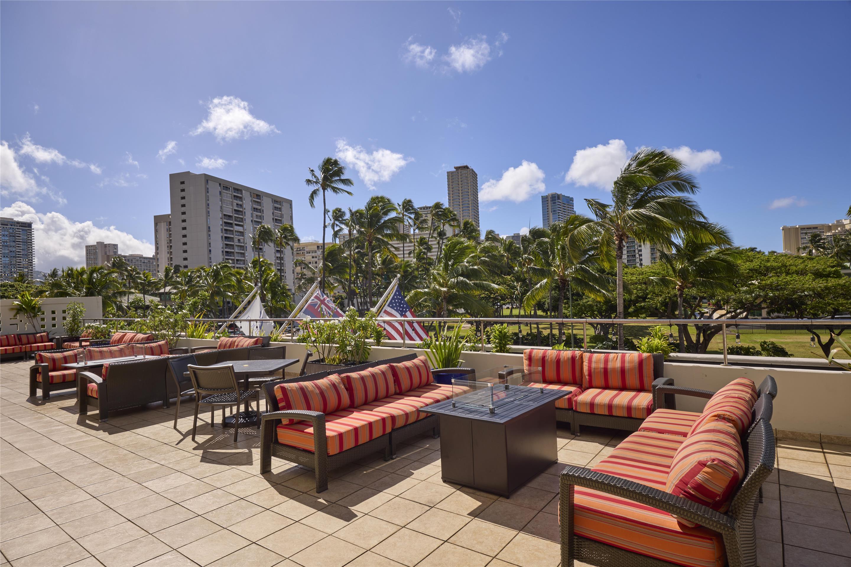 Pool | DoubleTree by Hilton Hotel Alana - Waikiki Beach