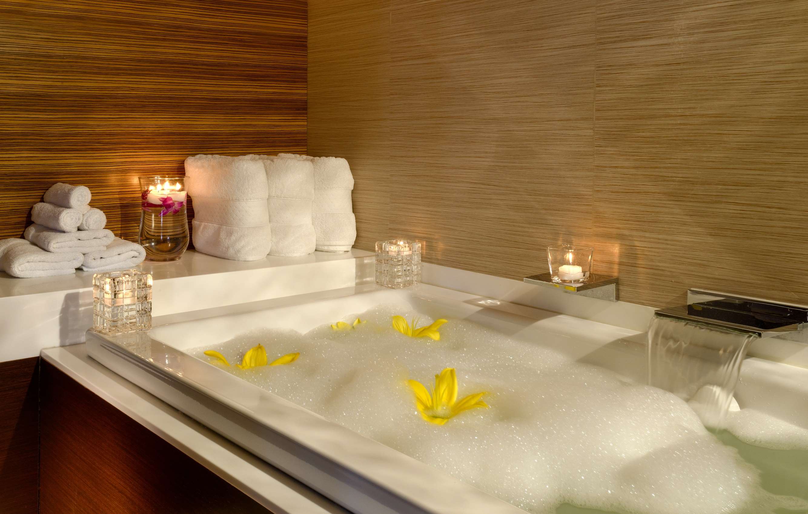 Guest room bath