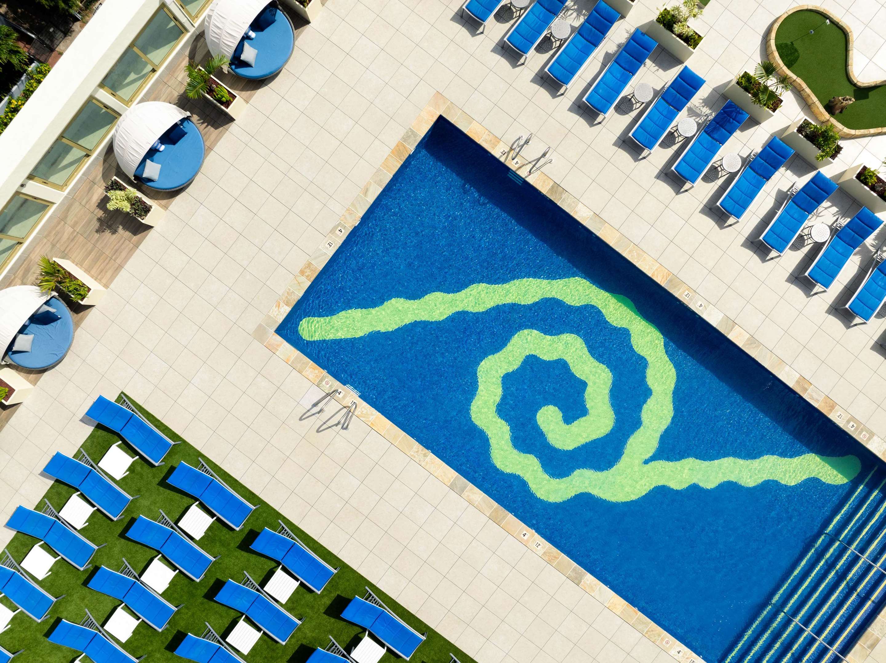 Pool | Hilton Waikiki Beach