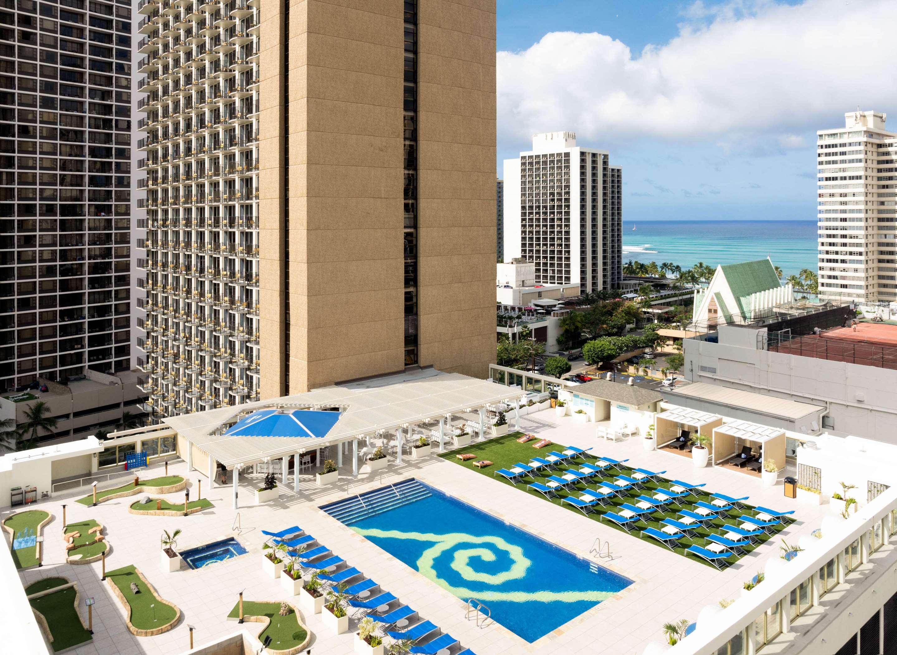 Pool | Hilton Waikiki Beach