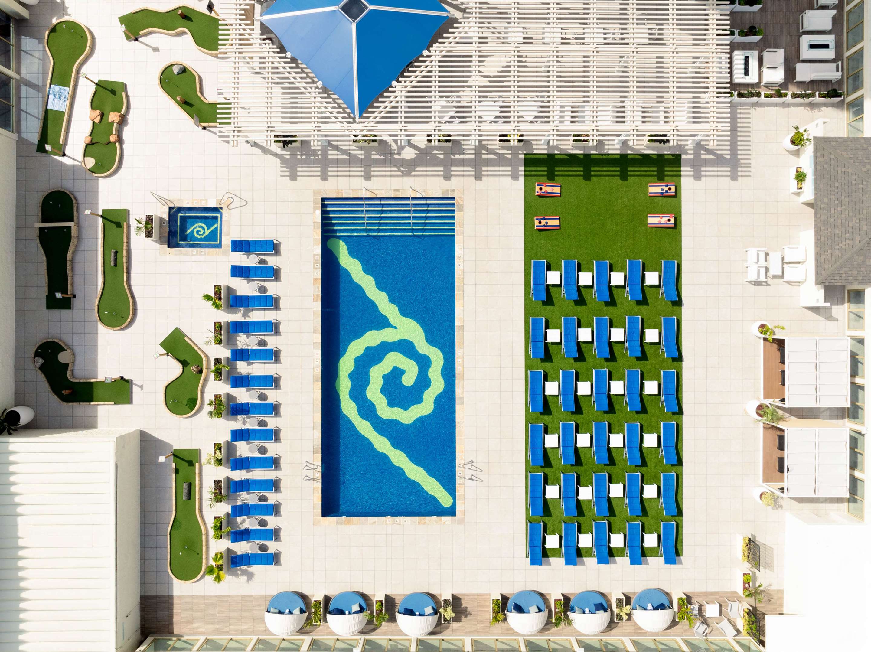 Pool | Hilton Waikiki Beach