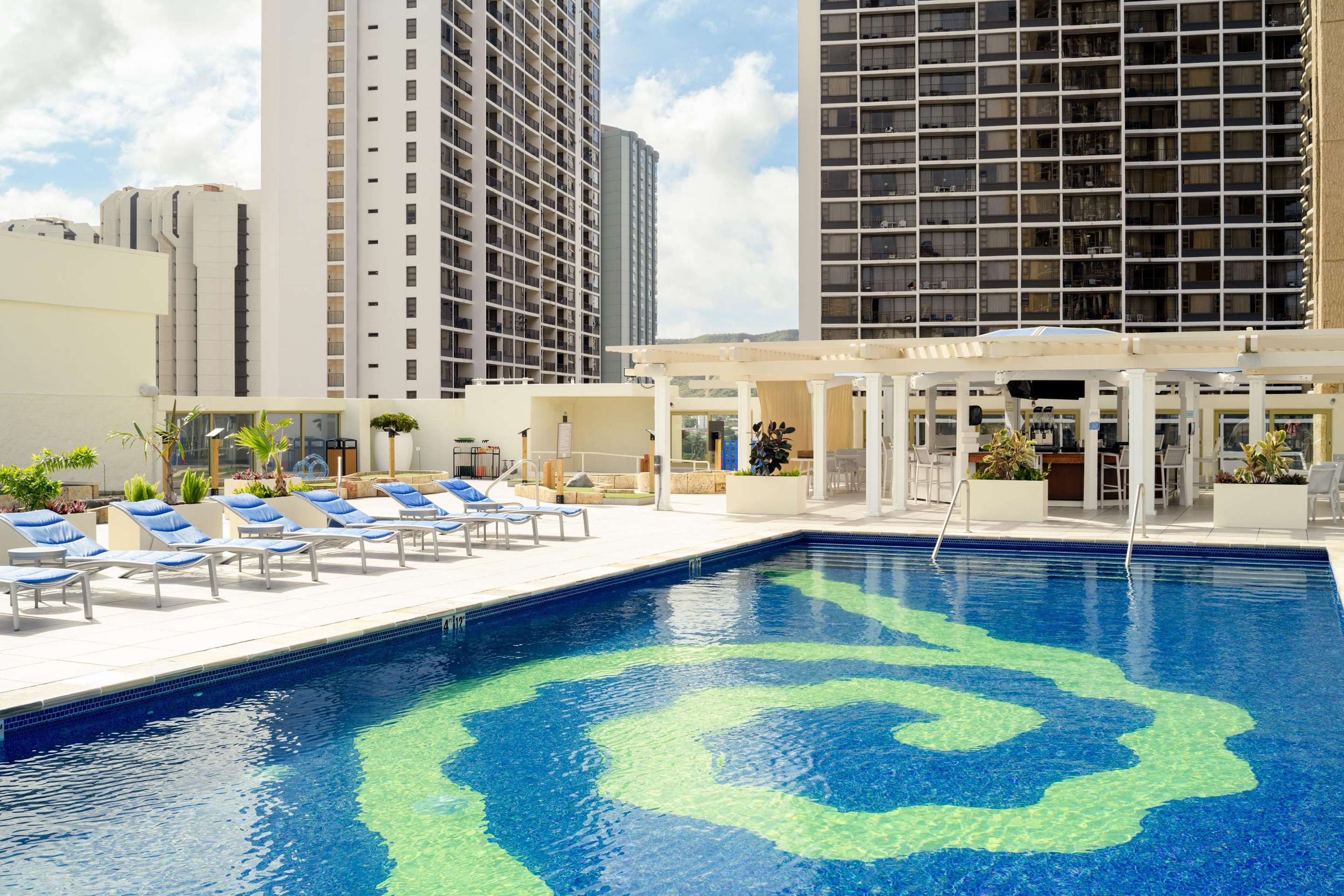 Pool | Hilton Waikiki Beach
