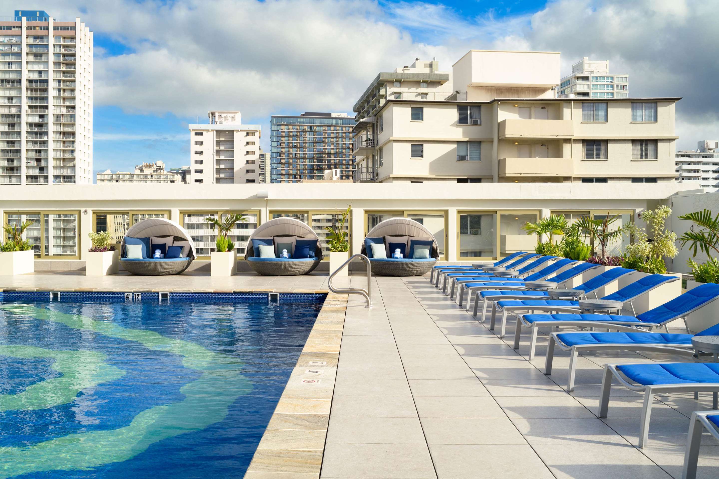 Pool | Hilton Waikiki Beach