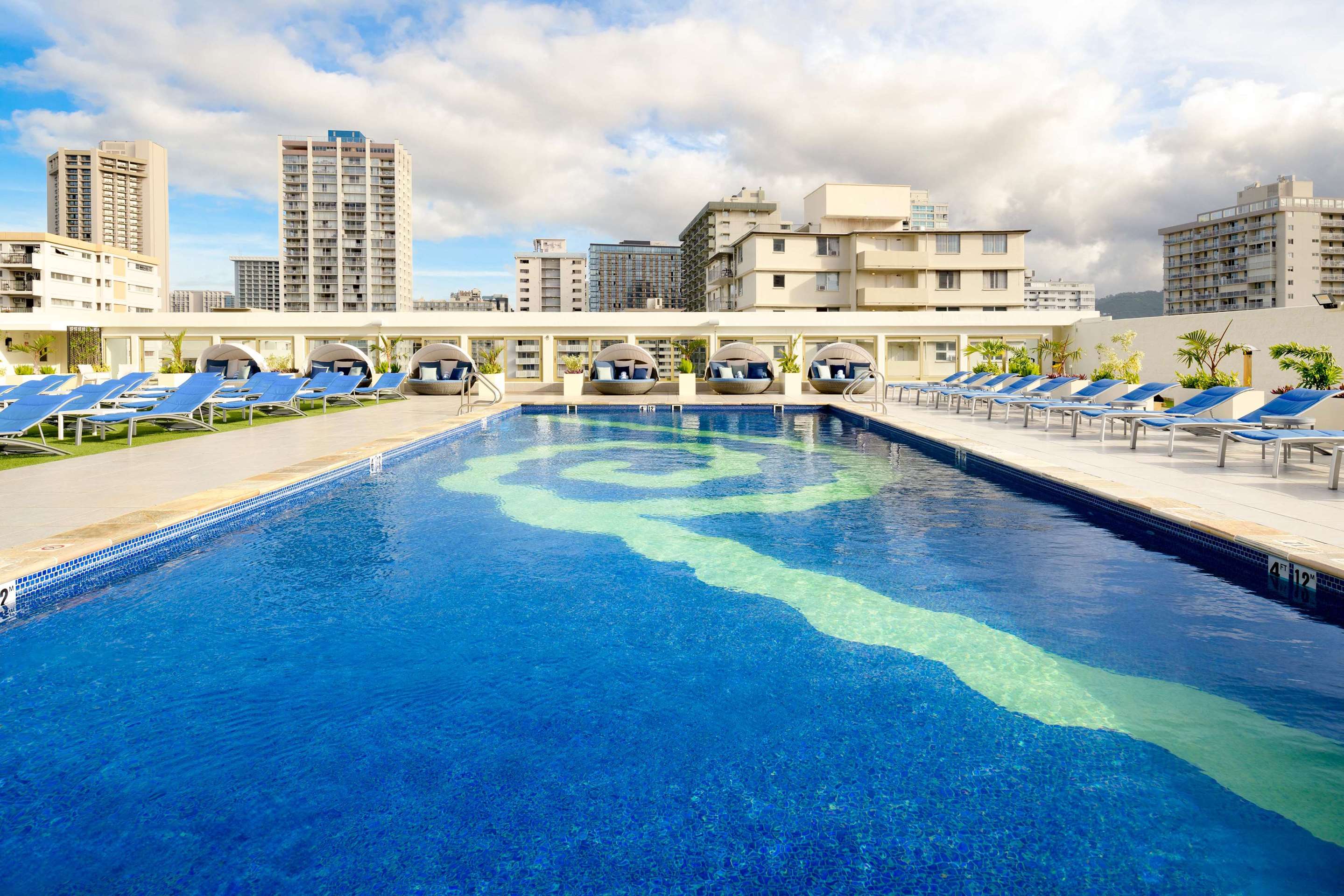 Pool | Hilton Waikiki Beach