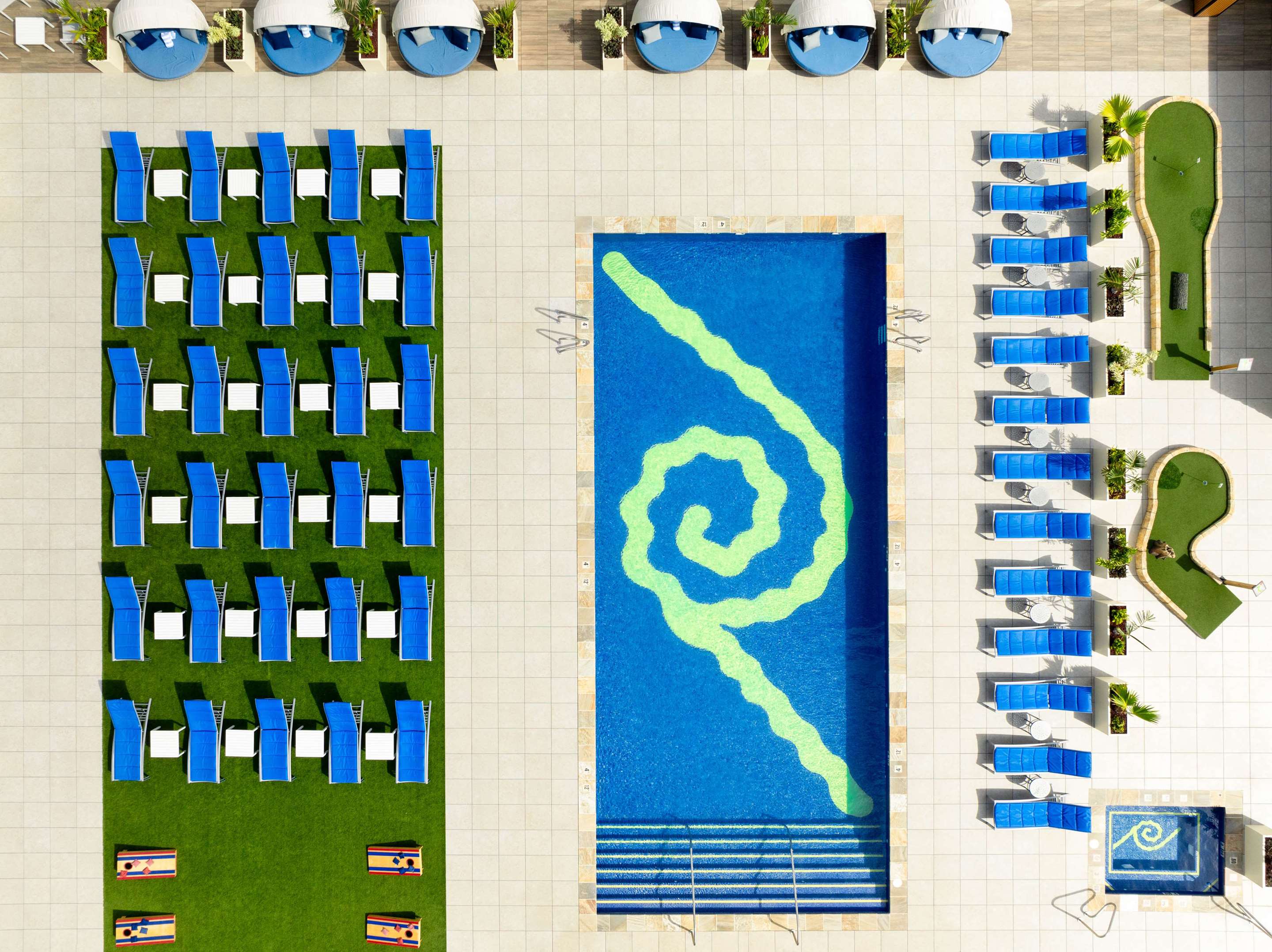 Pool | Hilton Waikiki Beach