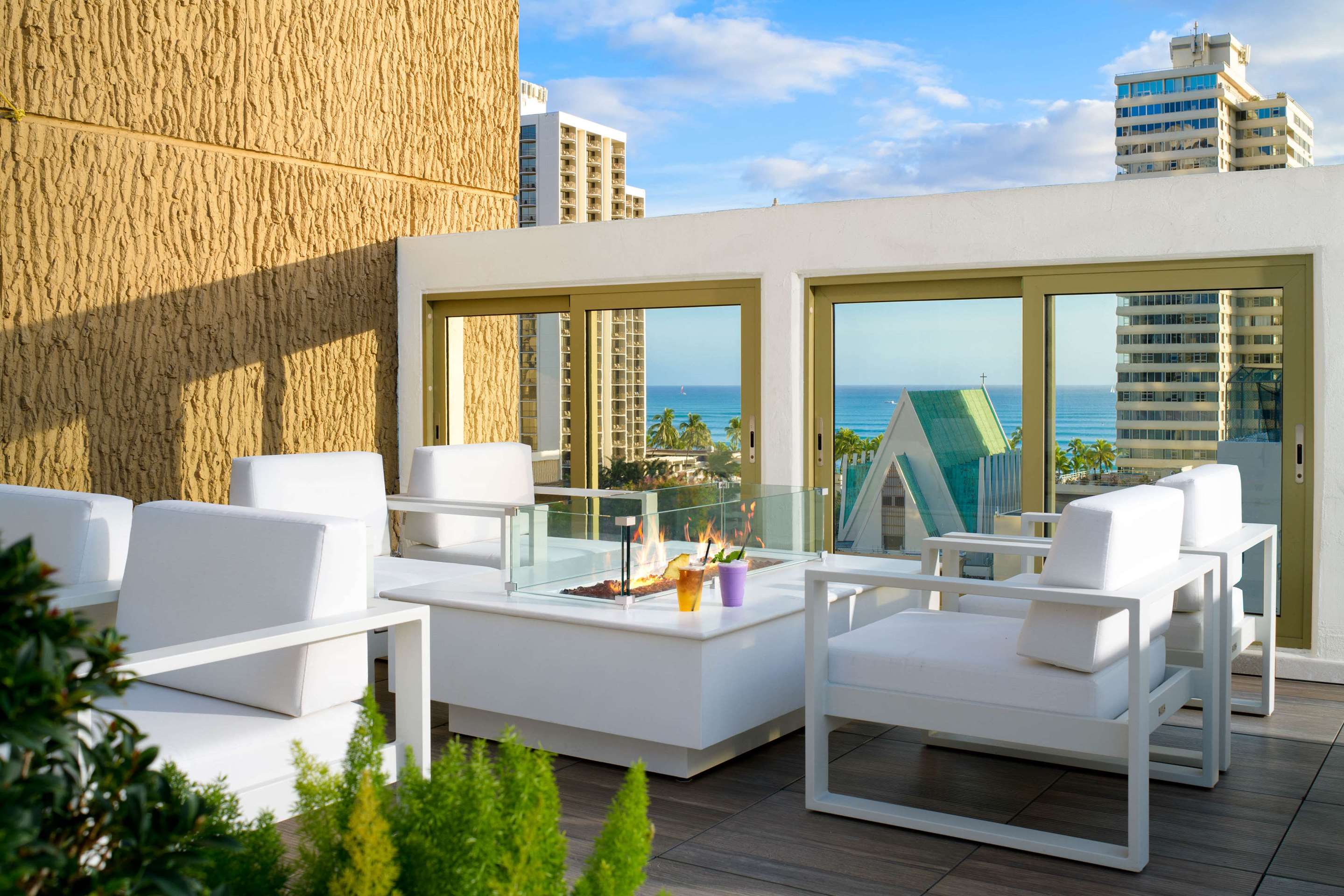 Exterior | Hilton Waikiki Beach