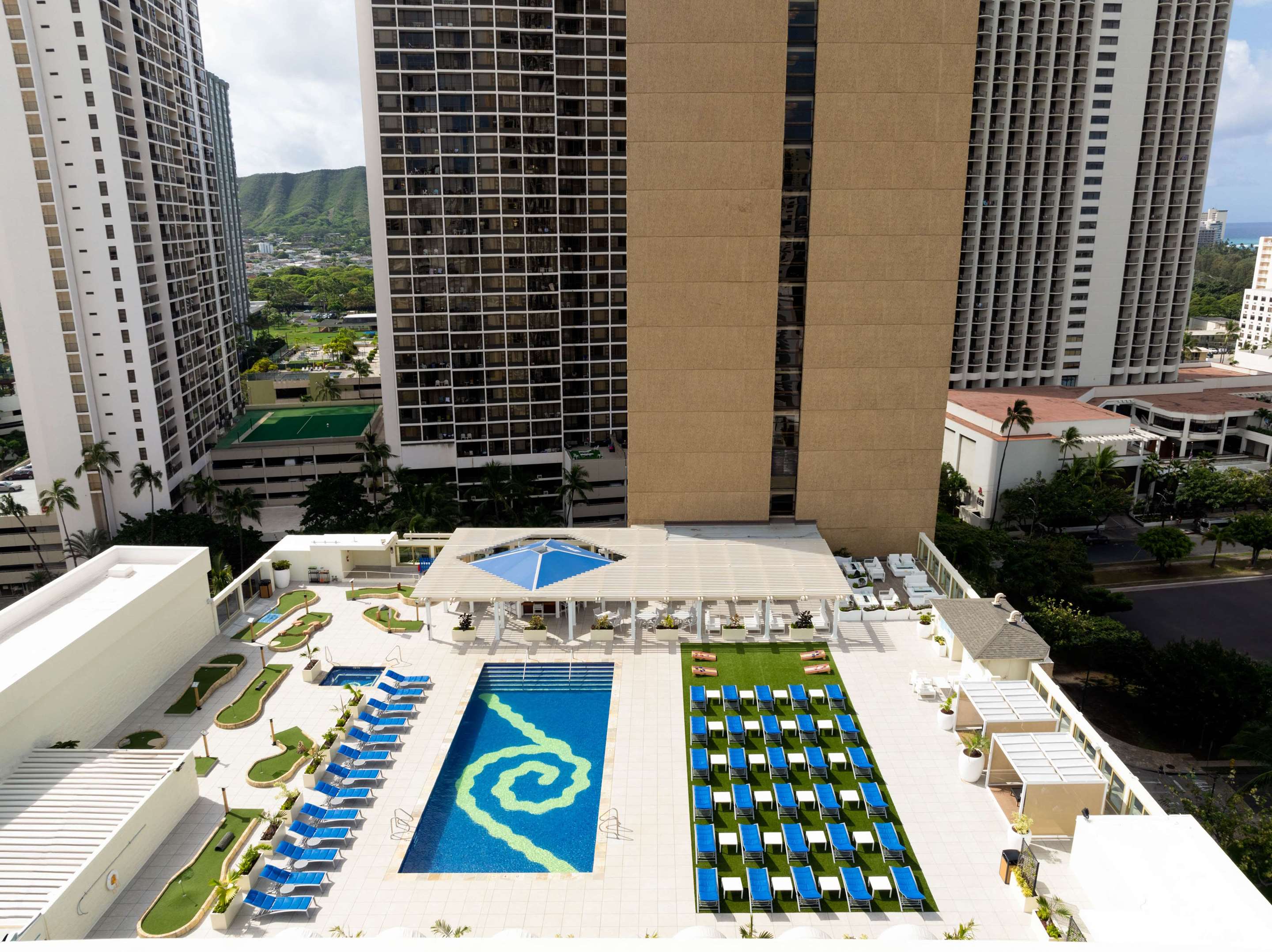 Pool | Hilton Waikiki Beach