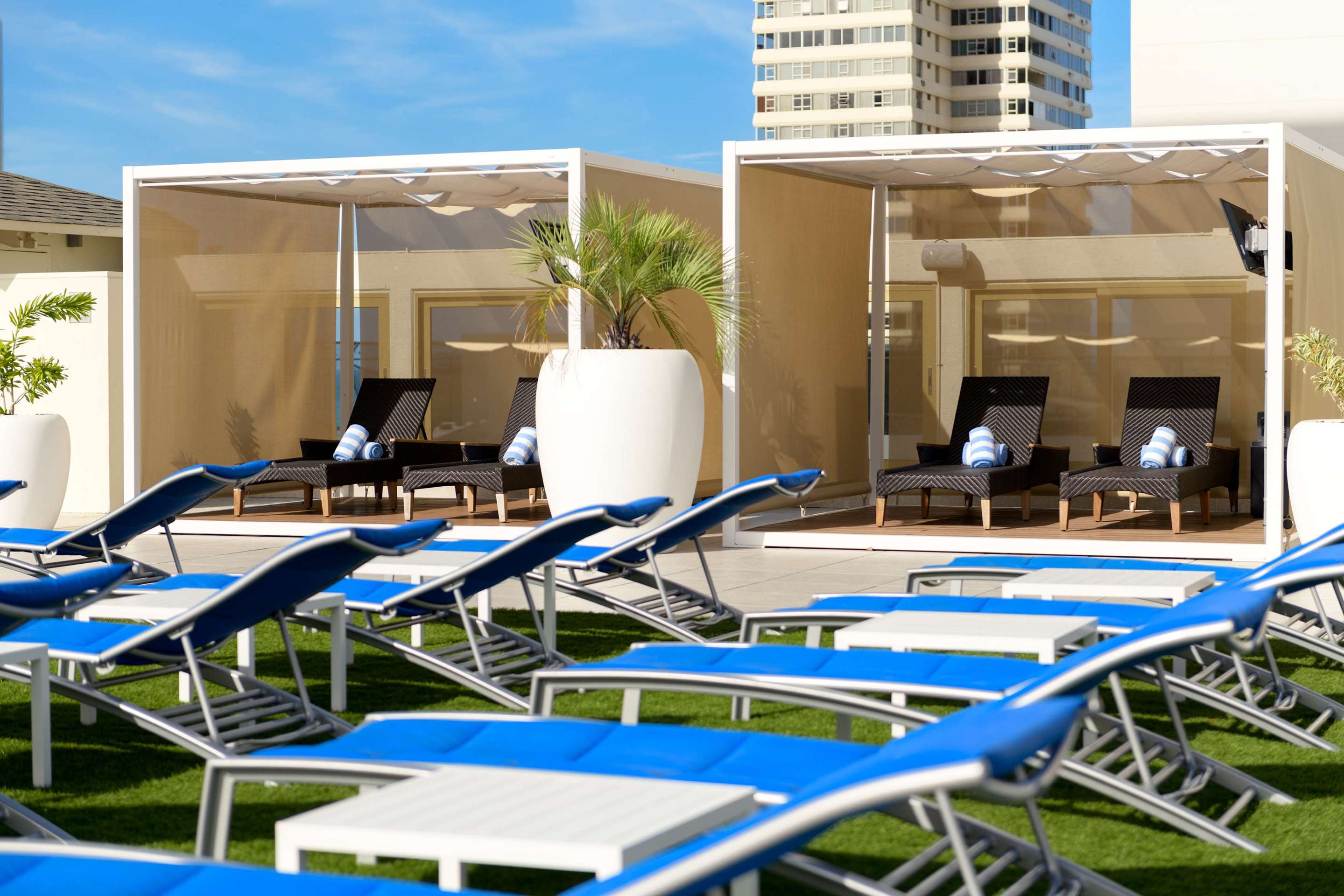 Pool | Hilton Waikiki Beach