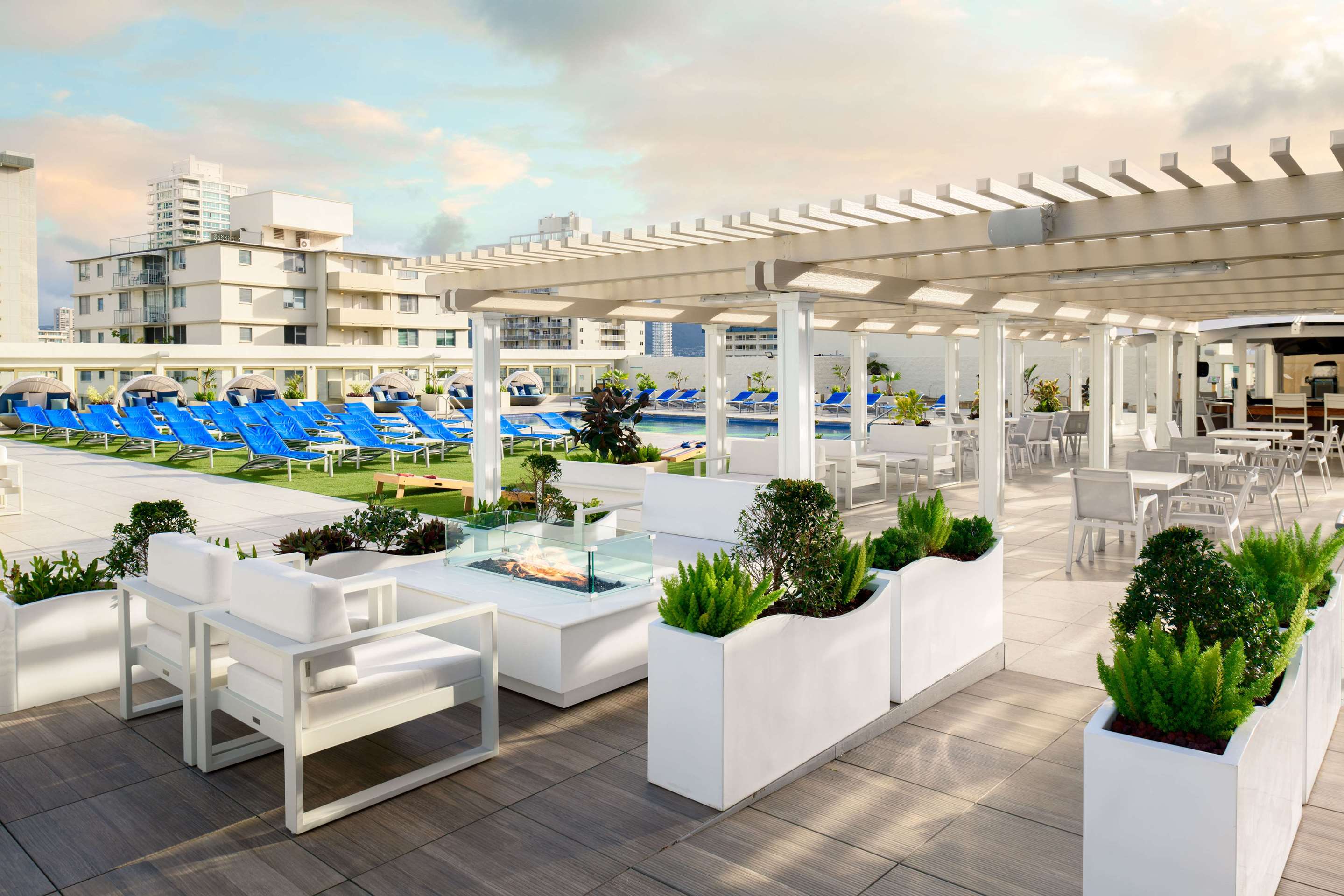 Exterior | Hilton Waikiki Beach